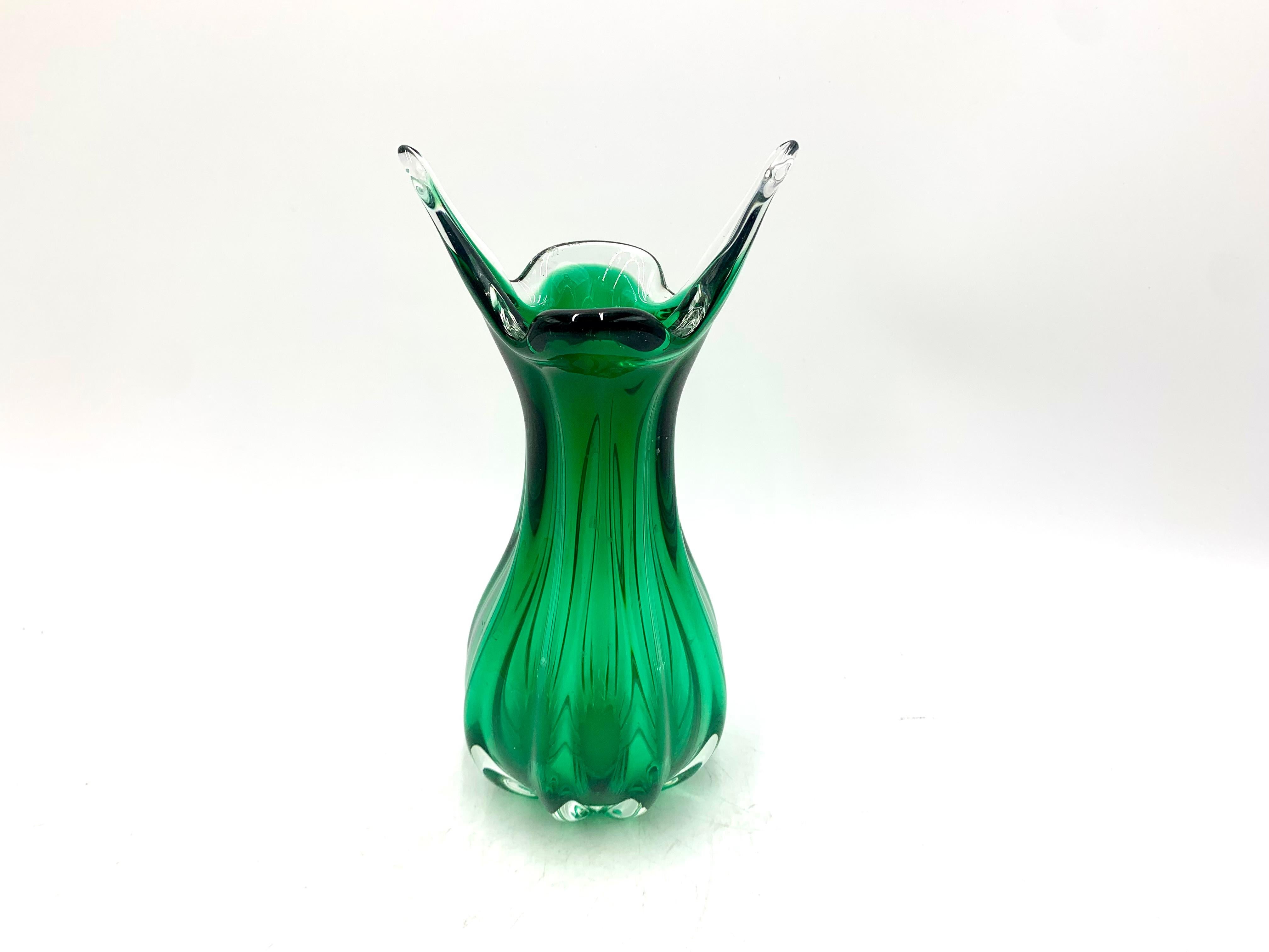 A green vase produced in the Czech Republic, probably by Egermann Steelworks in the 1970s. Very good condition without damage.

Measures: height 23cm
diameter 9cm.


