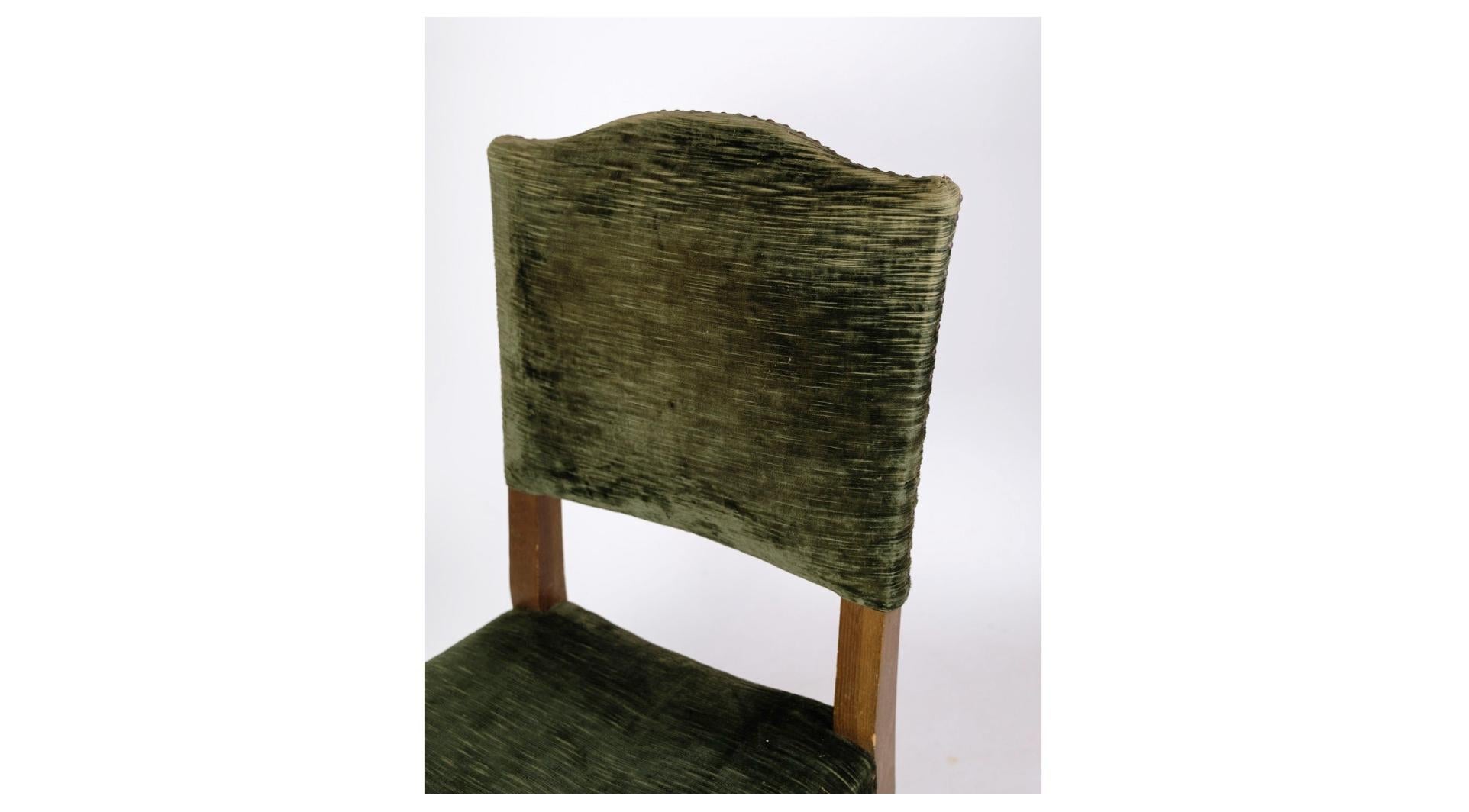 Stühle im Stil der Renaissance aus Eiche mit grünem Stoff aus den 1930er Jahren (Dänisch) im Angebot
