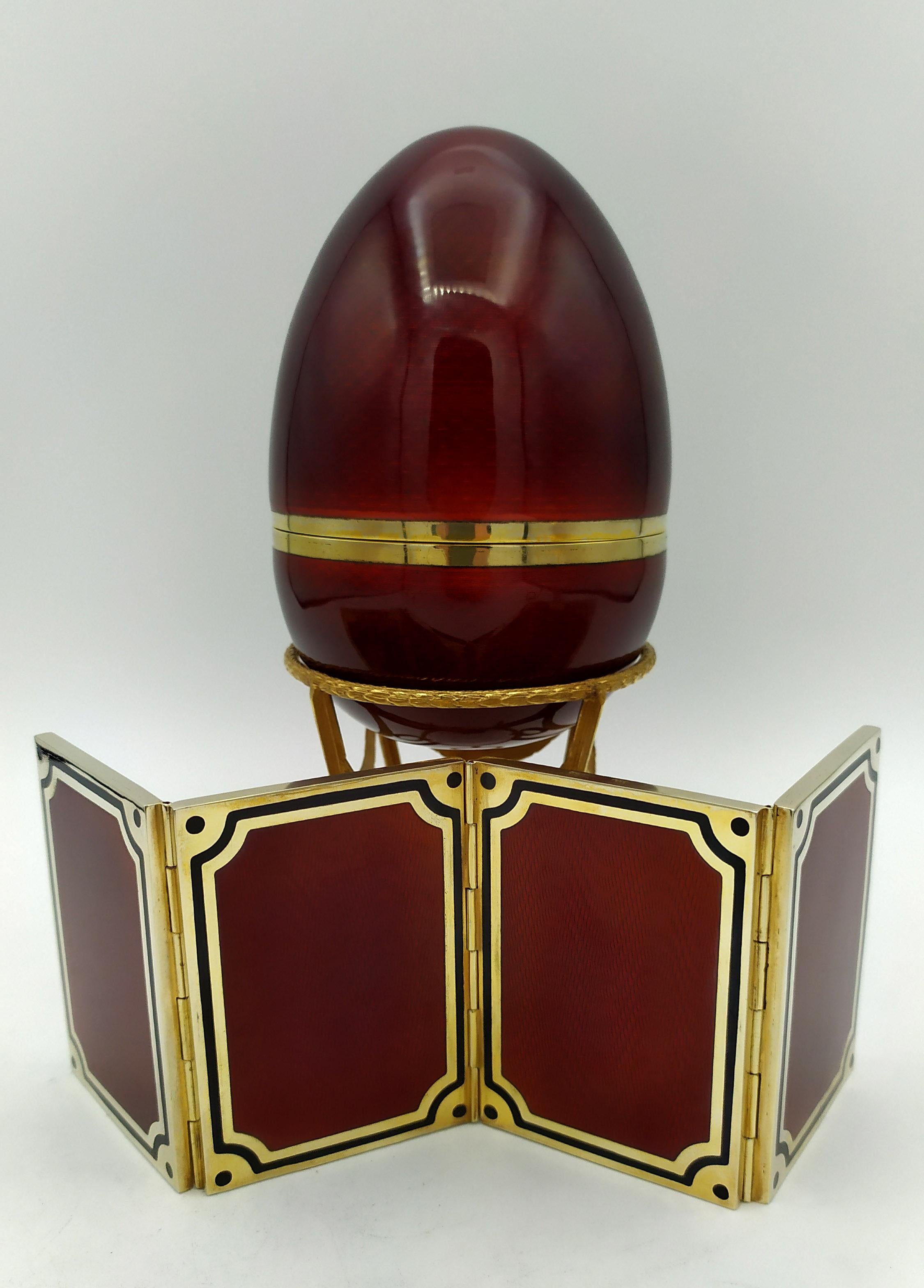 
Egg 4 Picture frames is in 925/1000 sterling silver.
Egg 4 Picture frames has fired enamels on guilloché has fired enamels on guilloché and design engraved by hand.
Egg 4 Picture frames is Russian Empire style inspired by Carl Fabergè eggs late