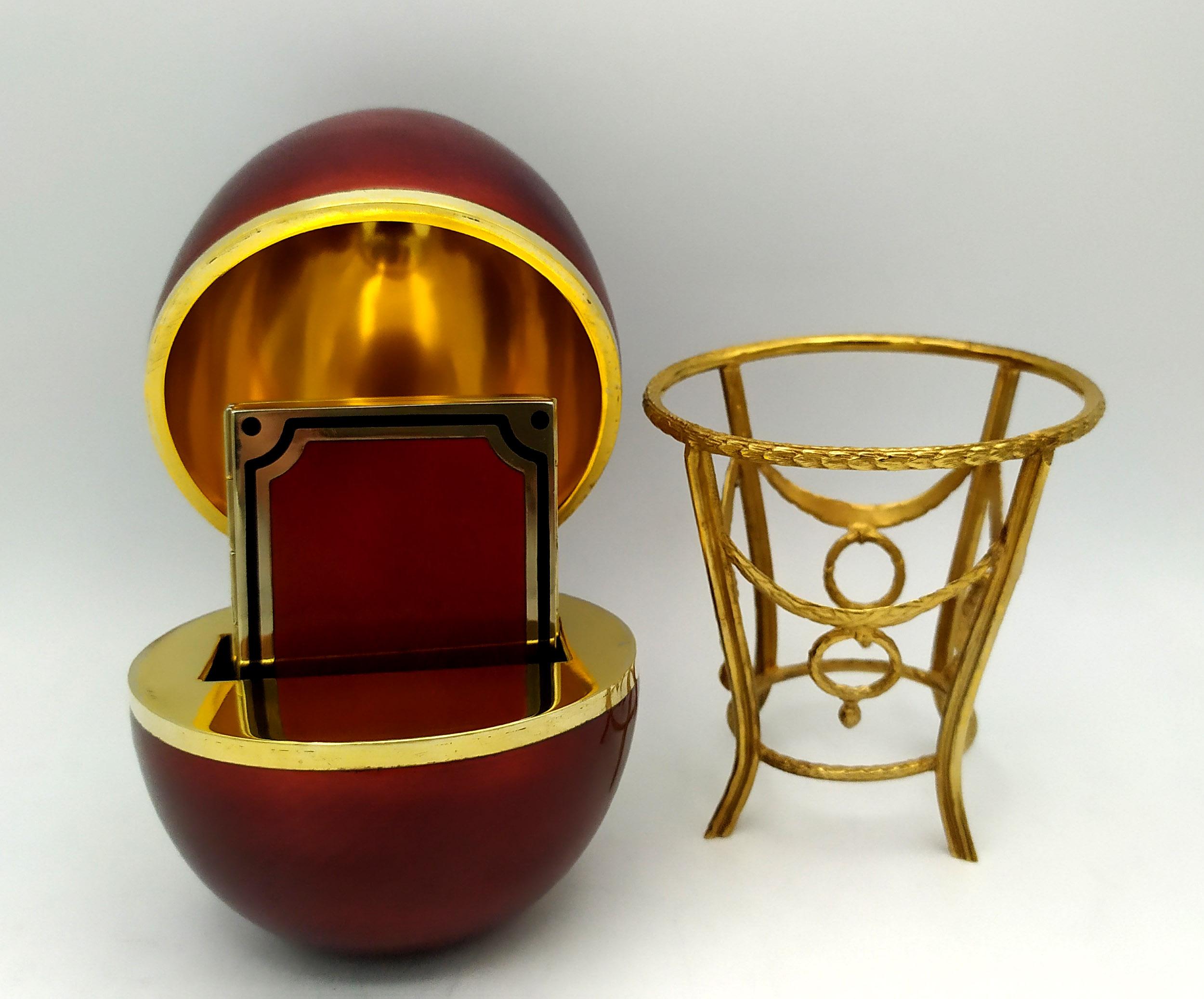 Hand-Carved Egg 4 Picture frames in Dark Red enamel with tripod Sterling Silver Salimbeni  For Sale