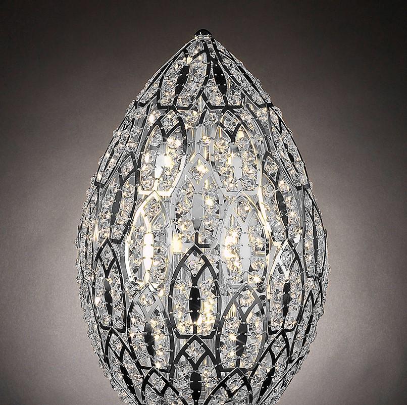 Exuding opulence and timeless sophistication, this table lamp will catch the eye on a living room side table or entryway console. Its unique shape is reminiscent of an egg resting on a square base and is obtained by welding glossy chrome-finished