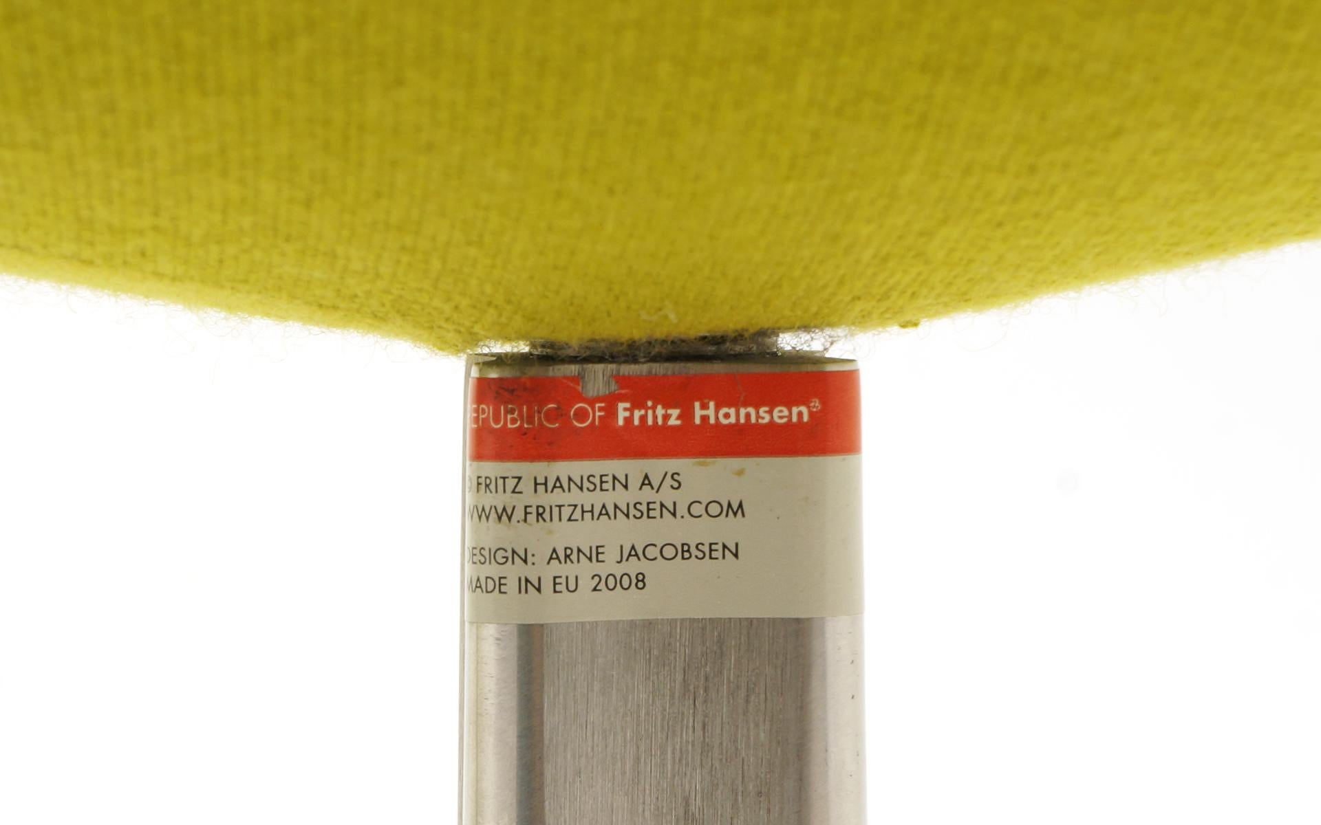 Aluminum Egg Chair and Ottoman by Arne Jacobsen for Fritz Hansen, Chartreuse, Tilt Swivel