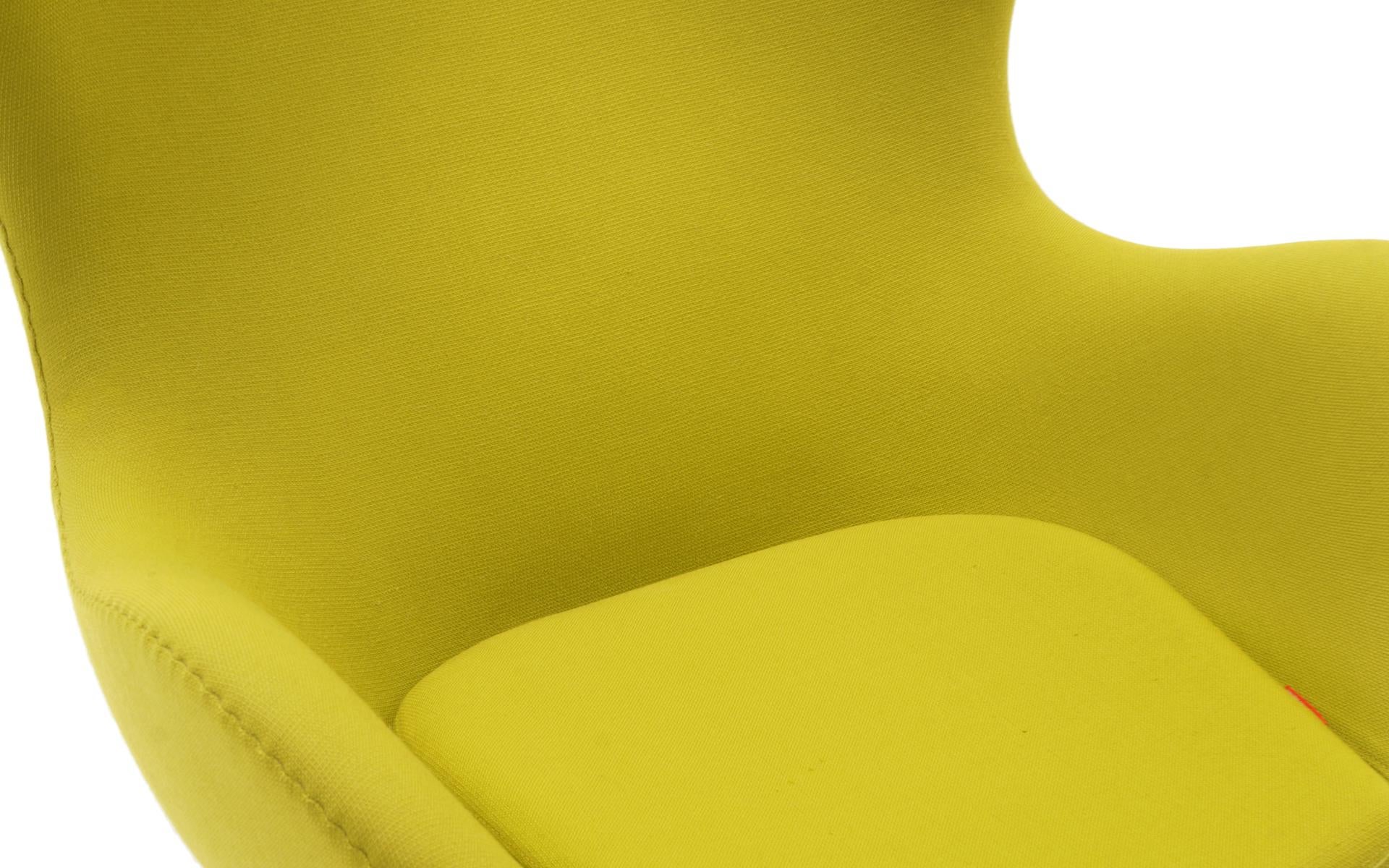 Danish Egg Chair and Ottoman by Arne Jacobsen for Fritz Hansen, Chartreuse, Tilt Swivel