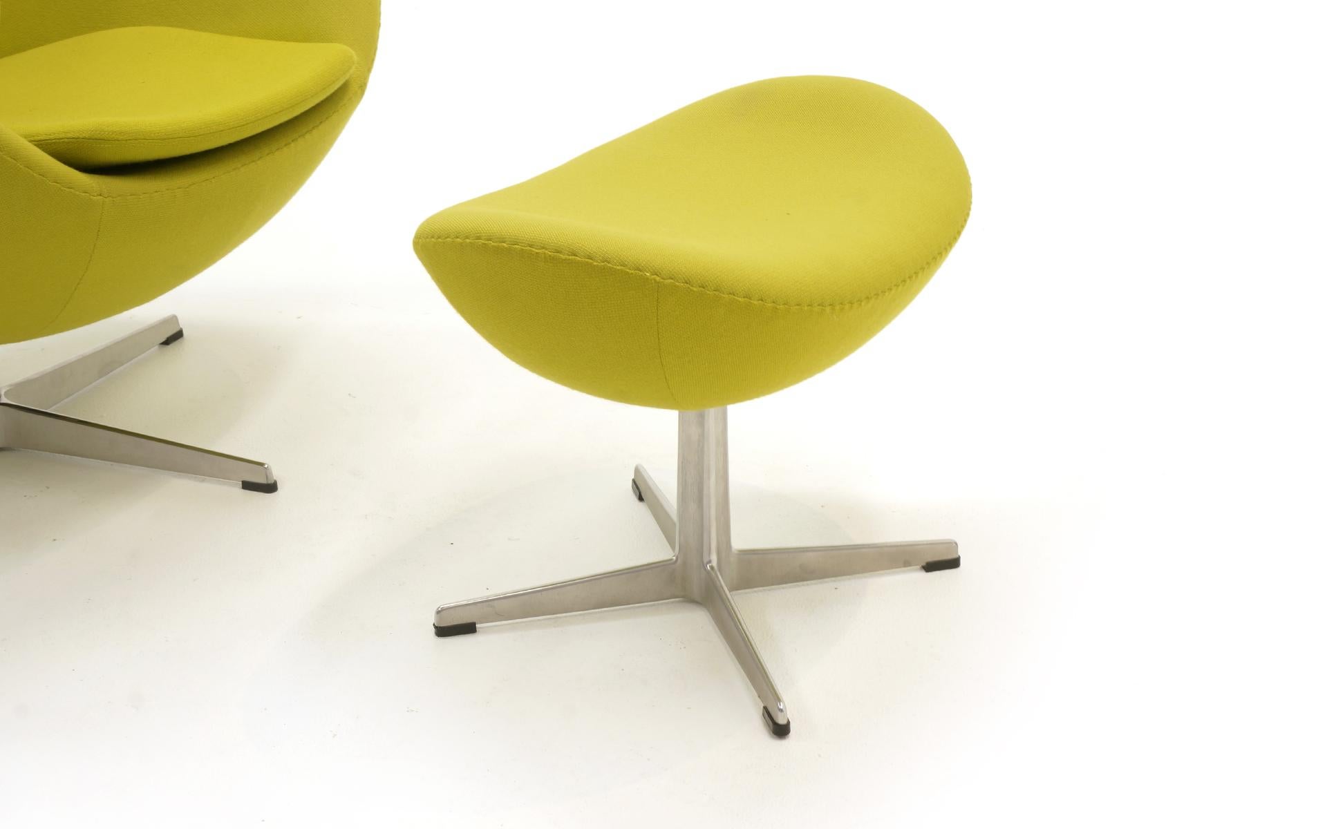 Egg Chair and Ottoman by Arne Jacobsen for Fritz Hansen, Chartreuse, Tilt Swivel In Good Condition In Kansas City, MO