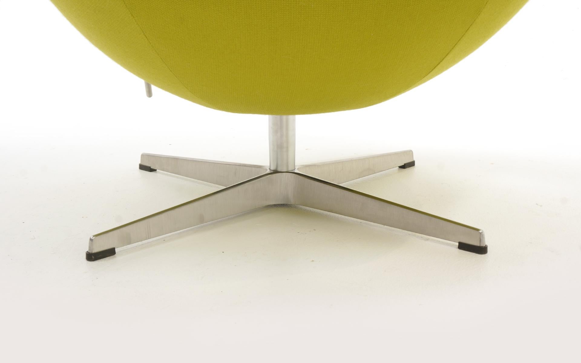 Contemporary Egg Chair and Ottoman by Arne Jacobsen for Fritz Hansen, Chartreuse, Tilt Swivel