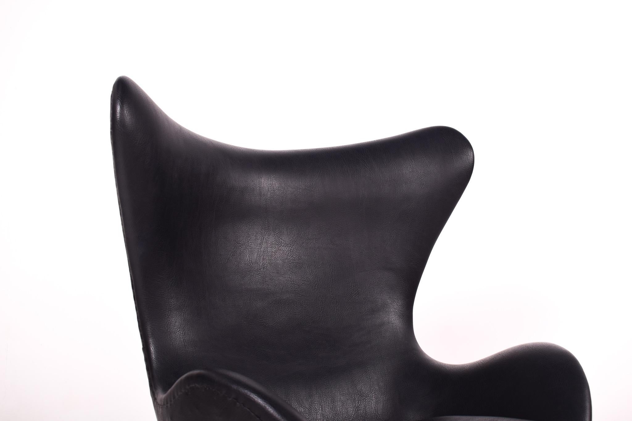 Scandinavian Modern Egg Chair by Arne Jacobsen for Fritz Hansen, Denmark For Sale