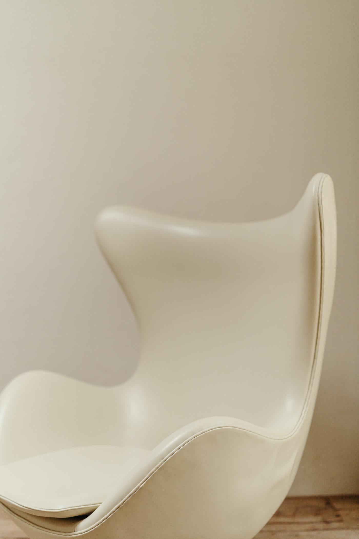 Egg Chair by Arne Jacobsen for Fritz Hansen For Sale 5