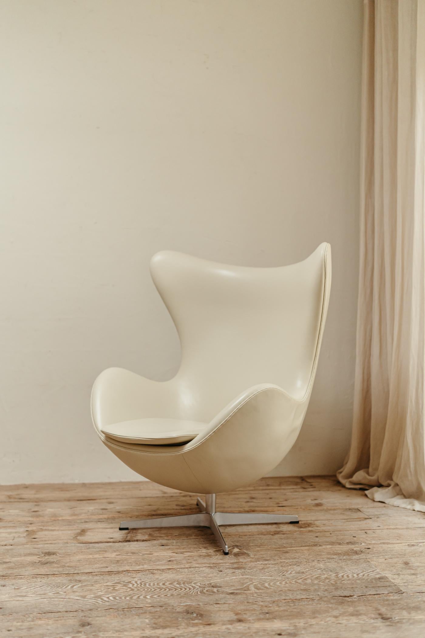 20th Century Egg Chair by Arne Jacobsen for Fritz Hansen For Sale