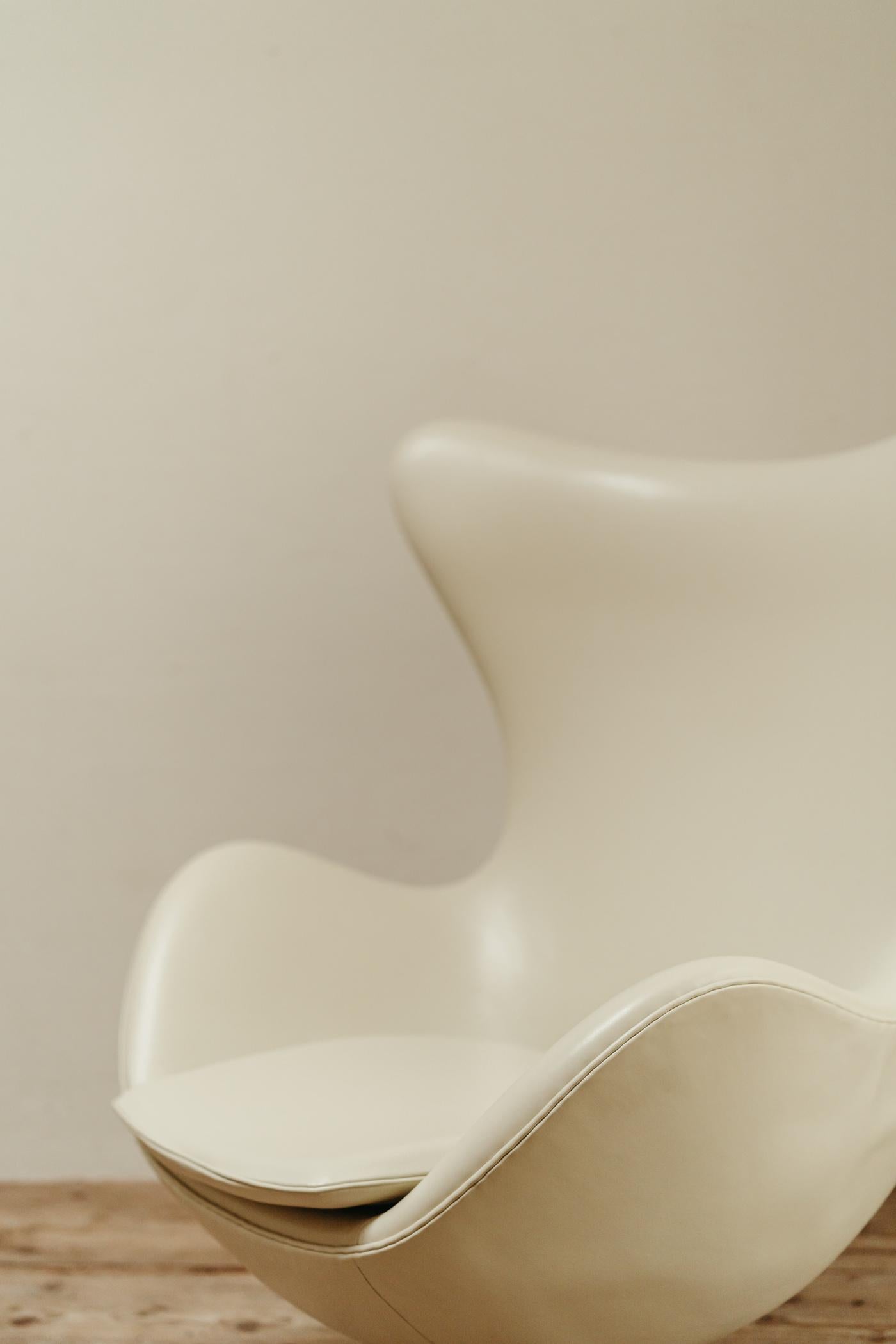Egg Chair by Arne Jacobsen for Fritz Hansen For Sale 2