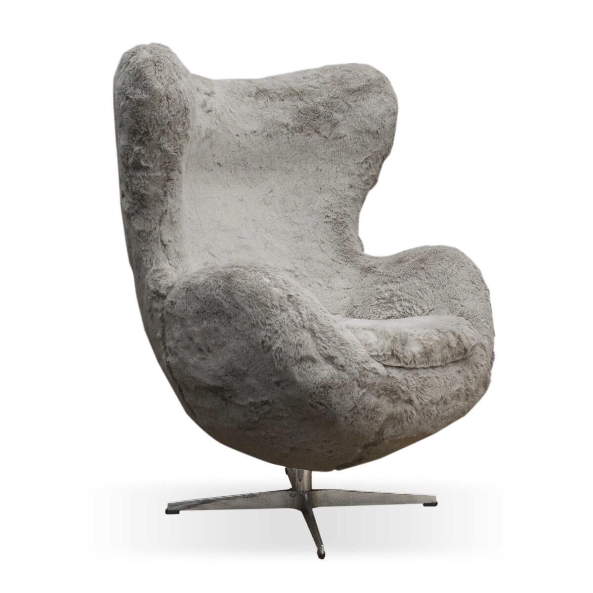 Mid-Century Modern Egg Chair by Arne Jacobsen for Fritz Hansen in Gray Faux Sheepskin