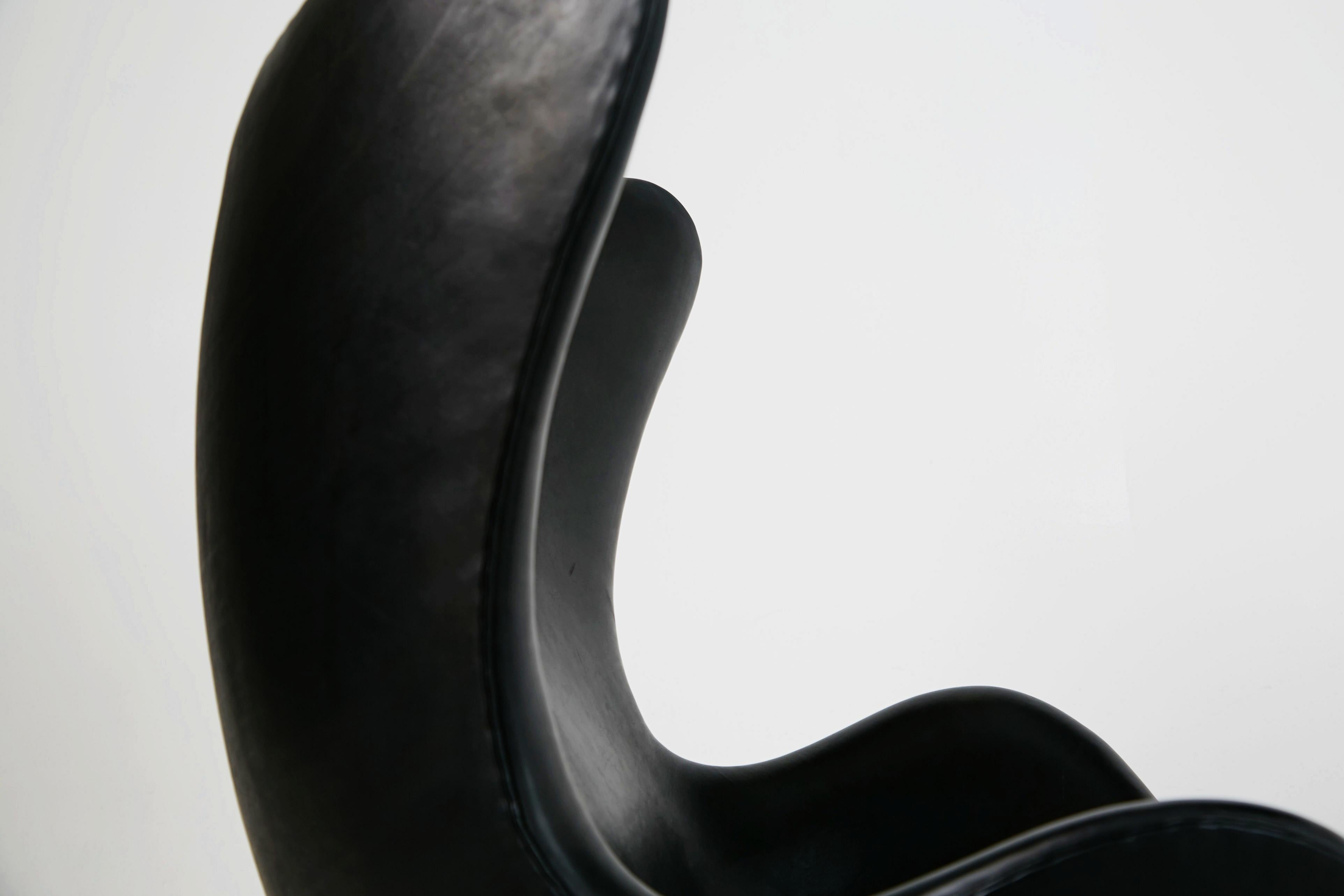Egg Chair by Arne Jacobson for Fritz Hansen in Black Elegance Leather with Tilt 7