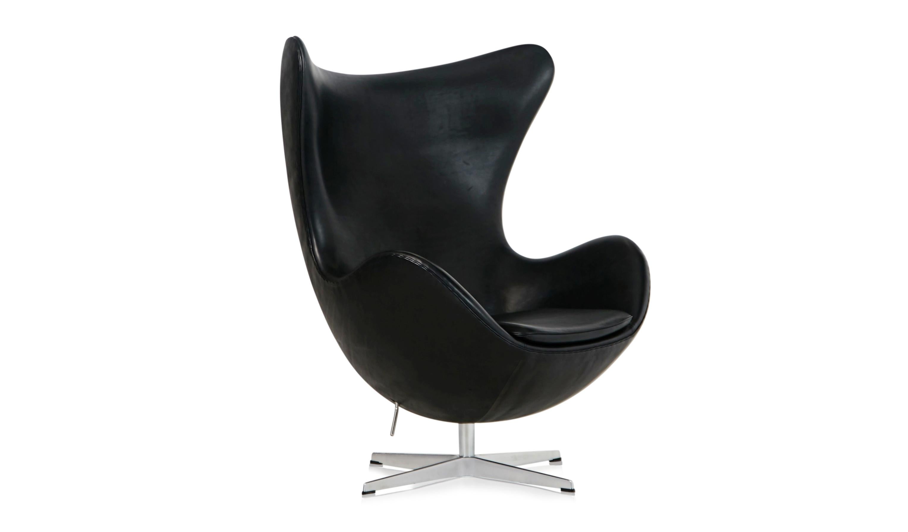 Egg Chair by Arne Jacobson for Fritz Hansen in Black Elegance Leather with Tilt (Moderne der Mitte des Jahrhunderts)