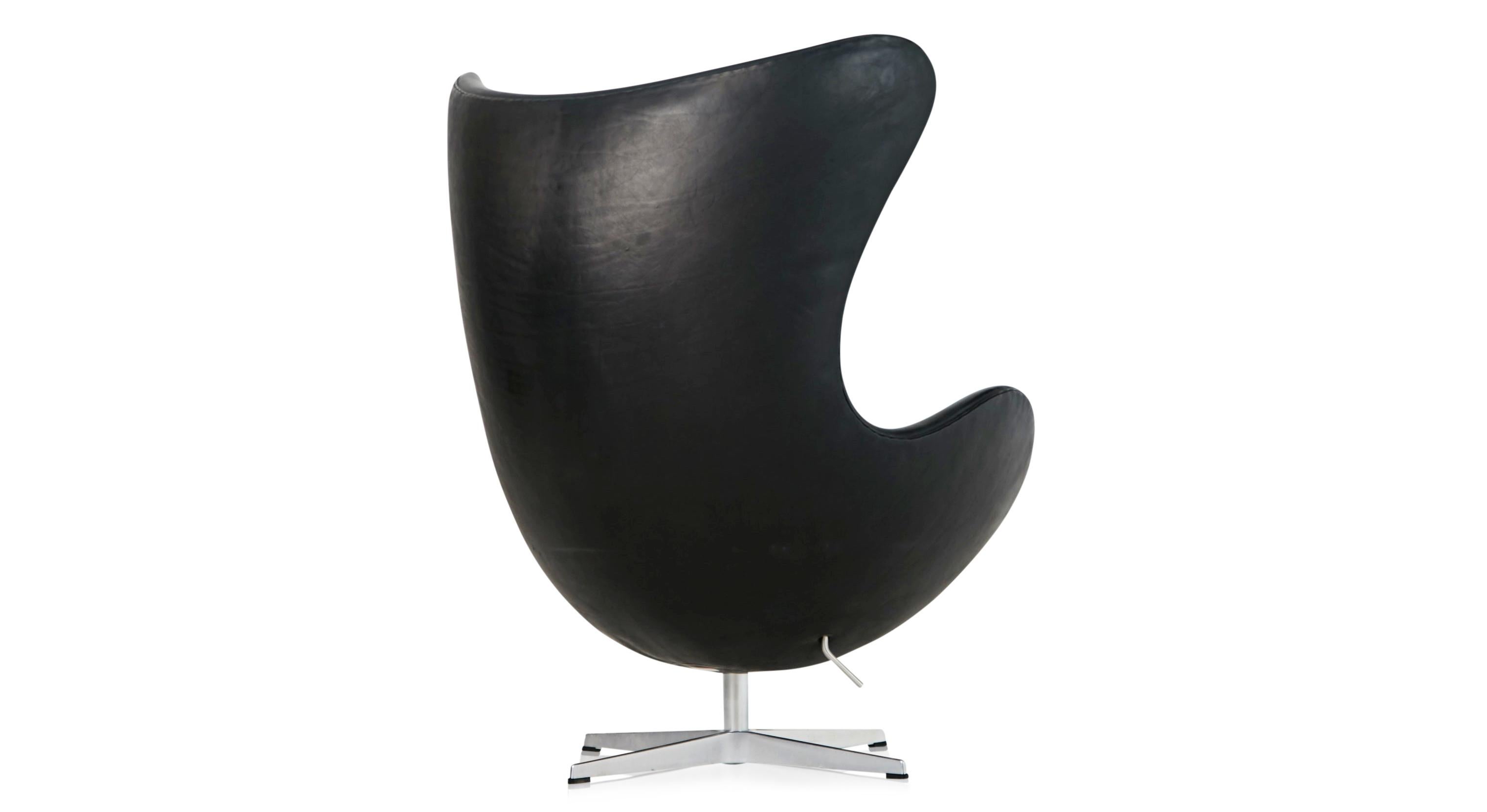 American Egg Chair by Arne Jacobson for Fritz Hansen in Black Elegance Leather with Tilt