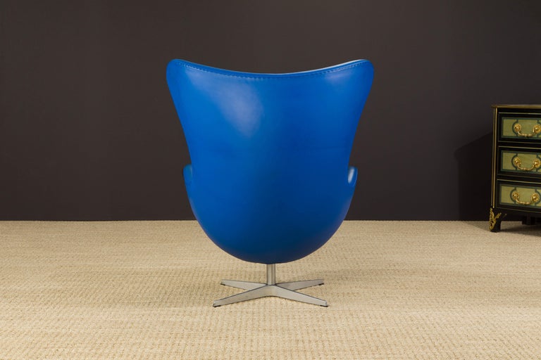 Egg Chair by Arne Jacobson for Fritz Hansen in Blue Leather, Signed In Excellent Condition For Sale In Los Angeles, CA