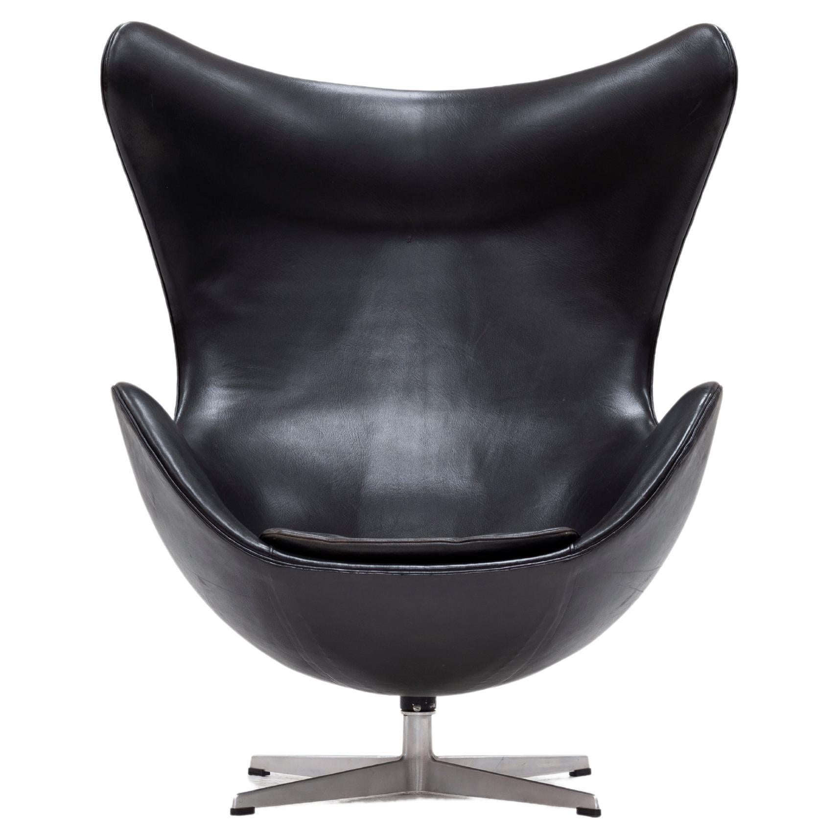 Arne Jacobsen Egg Chair in Black Leather, Denmark, 1960’s