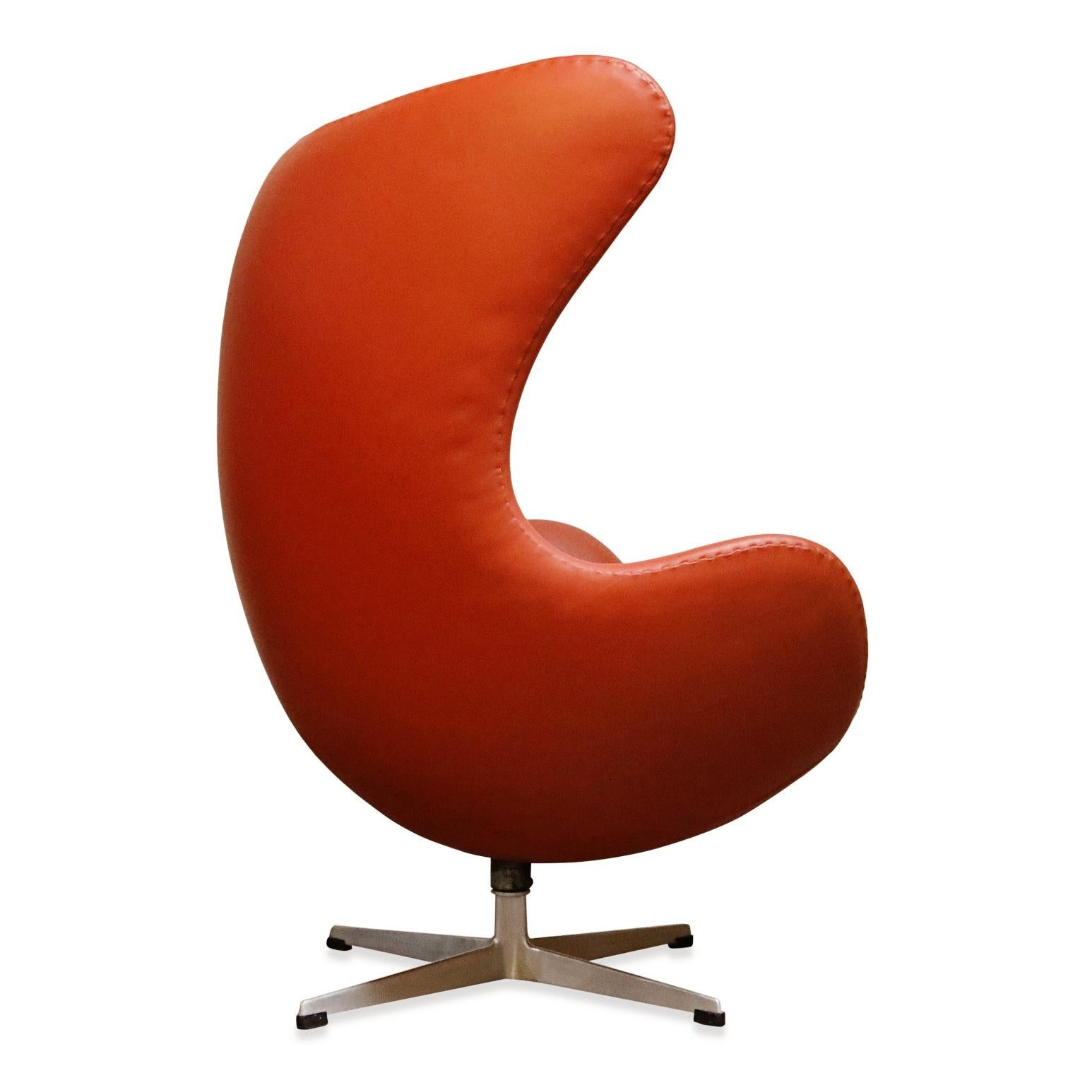 American Egg Chair in Burnt Orange Leather, Arne Jacobsen for Fritz Hansen, Signed 1963