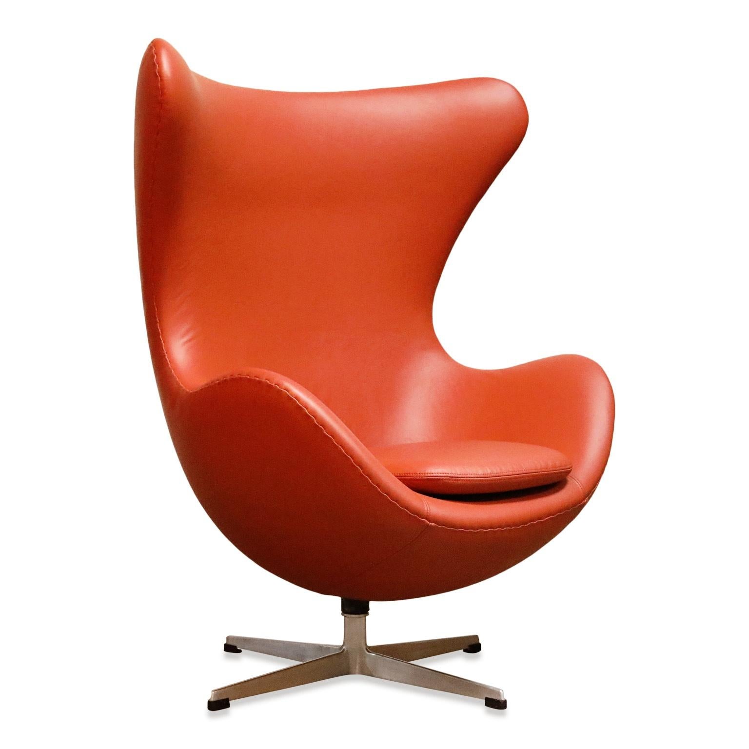 Mid-20th Century Egg Chair in Burnt Orange Leather, Arne Jacobsen for Fritz Hansen, Signed 1963