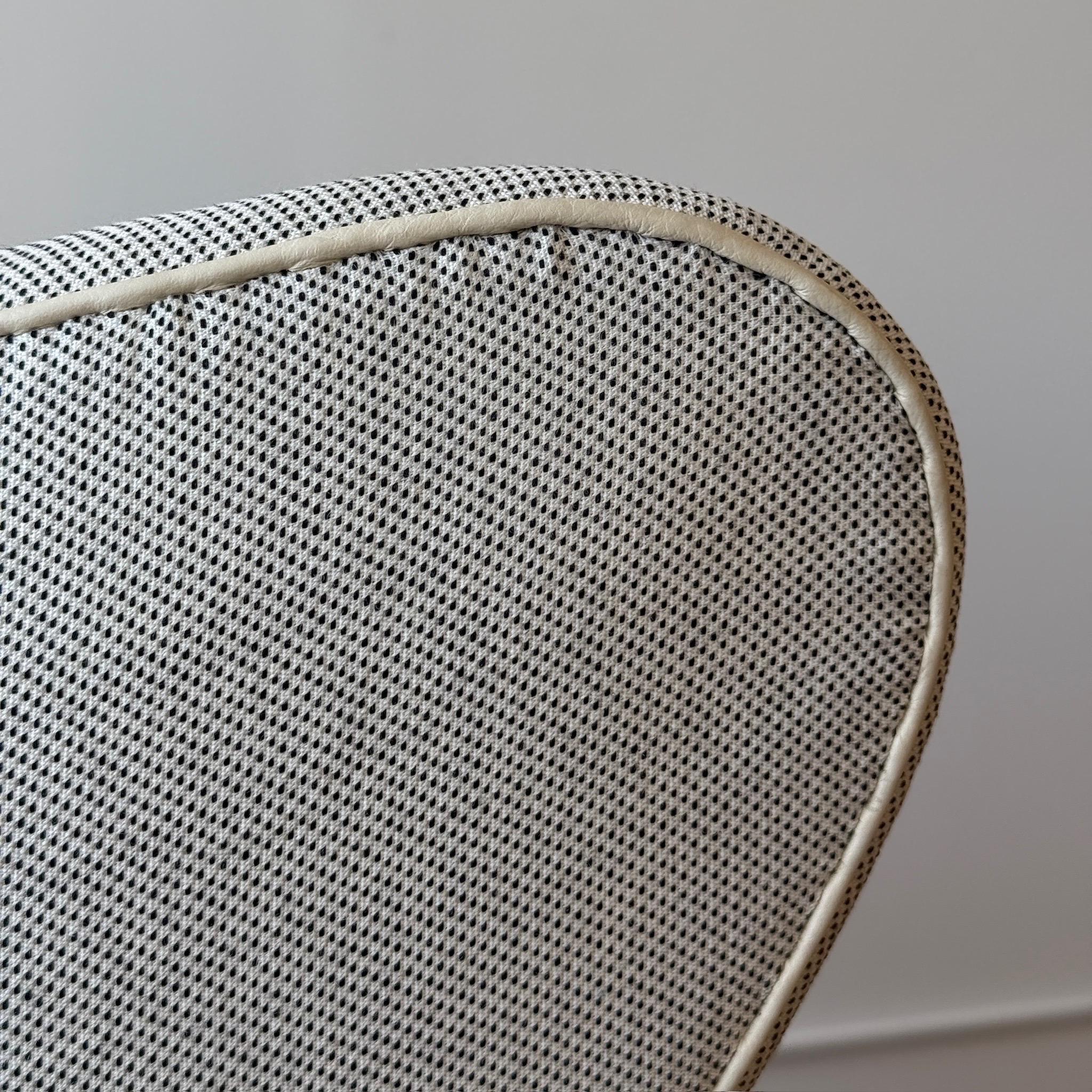 Eierstuhl + Ottomane von Arne Jacobsen für Fritz Hansen im Angebot 3
