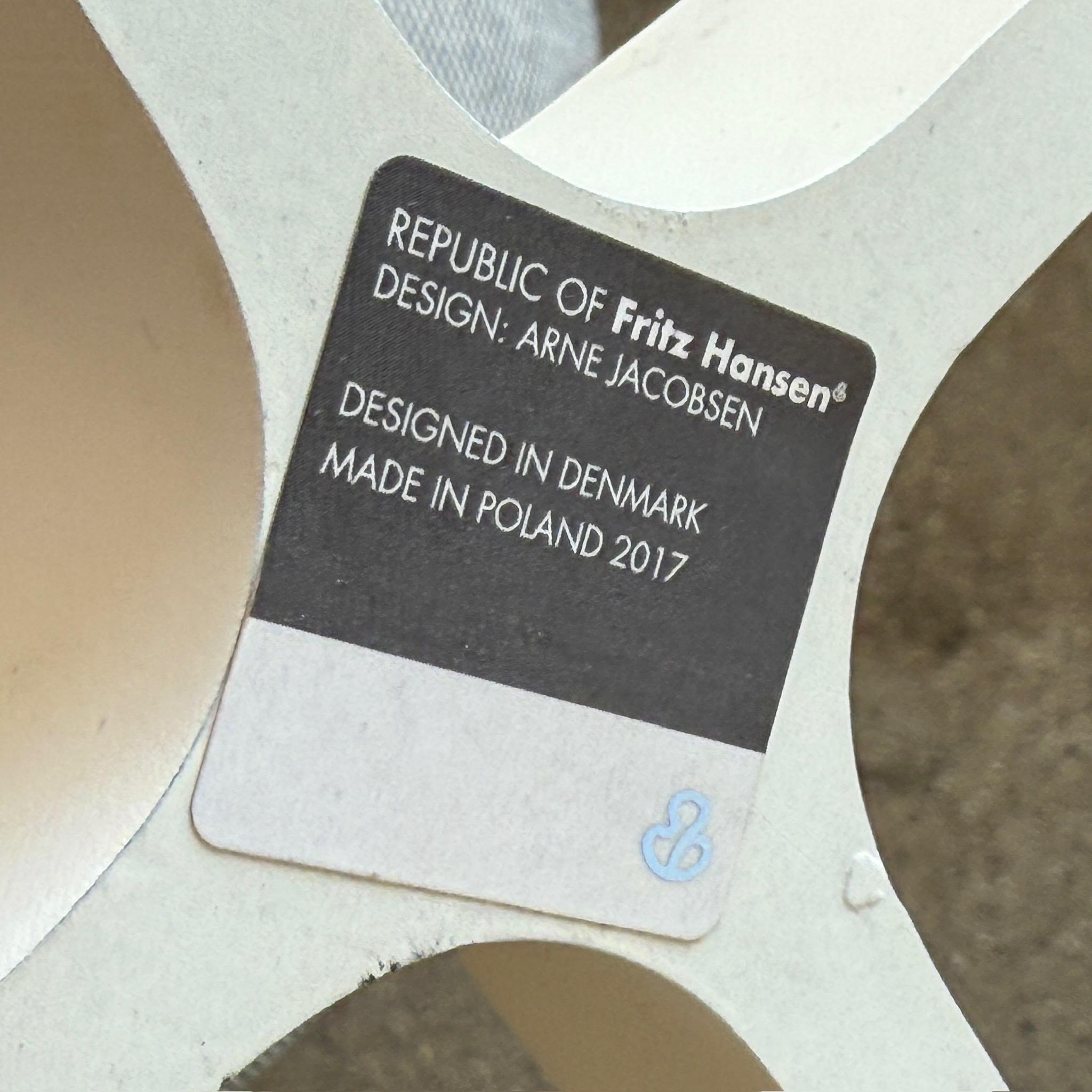 Eierstuhl + Ottomane von Arne Jacobsen für Fritz Hansen im Angebot 4