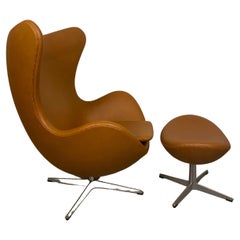 Chaise Egg avec repose-pieds d'Arne Jacobsen pour Fritz Hansen, 2004