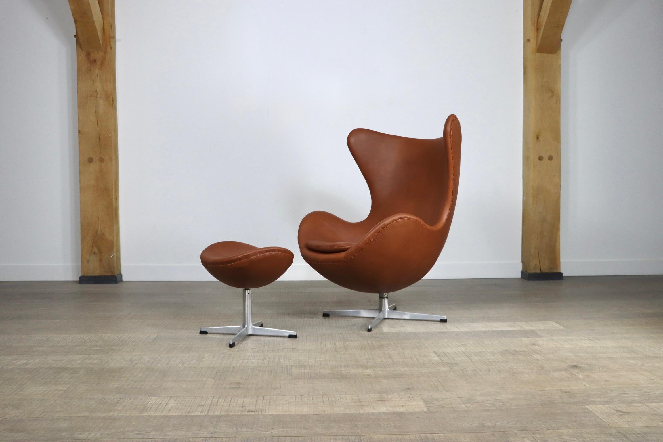 Metal Egg chair with ottoman in brown leather by Arne Jacobsen for Fritz Hansen, 1960s