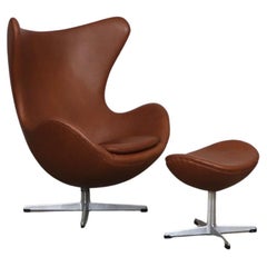 Egg chair with ottoman in brown leather by Arne Jacobsen for Fritz Hansen, 1960s