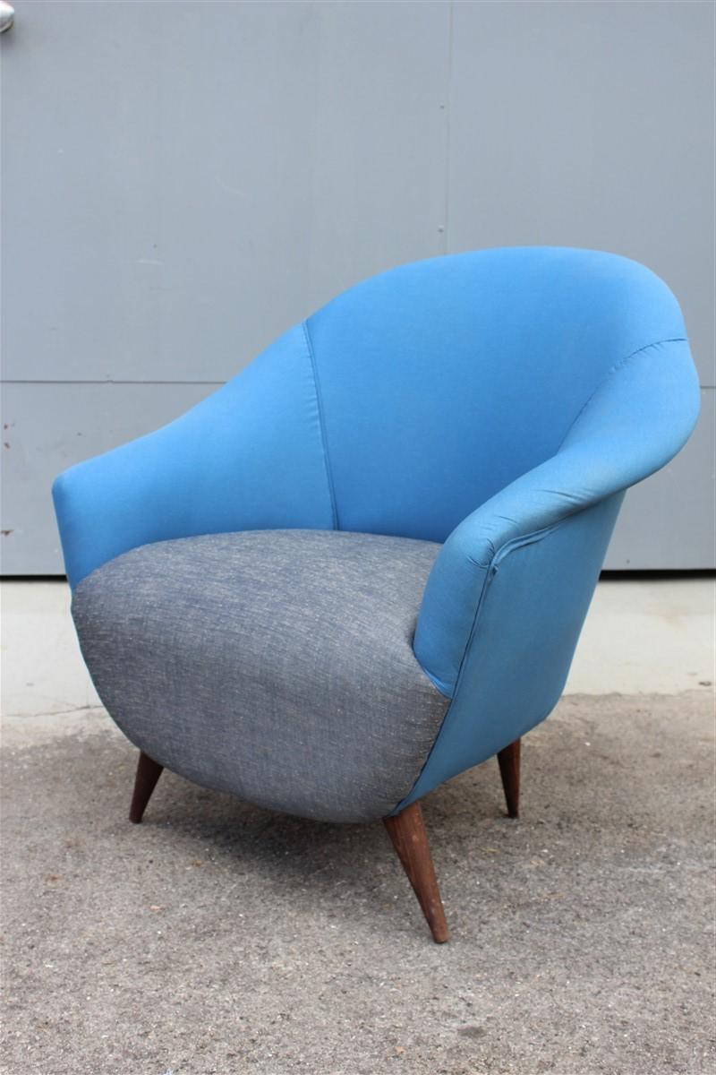 Egg Enveloping Armchair 1950s Midcentury Italian Modern Blue Gray Wood Feet In Good Condition In Palermo, Sicily