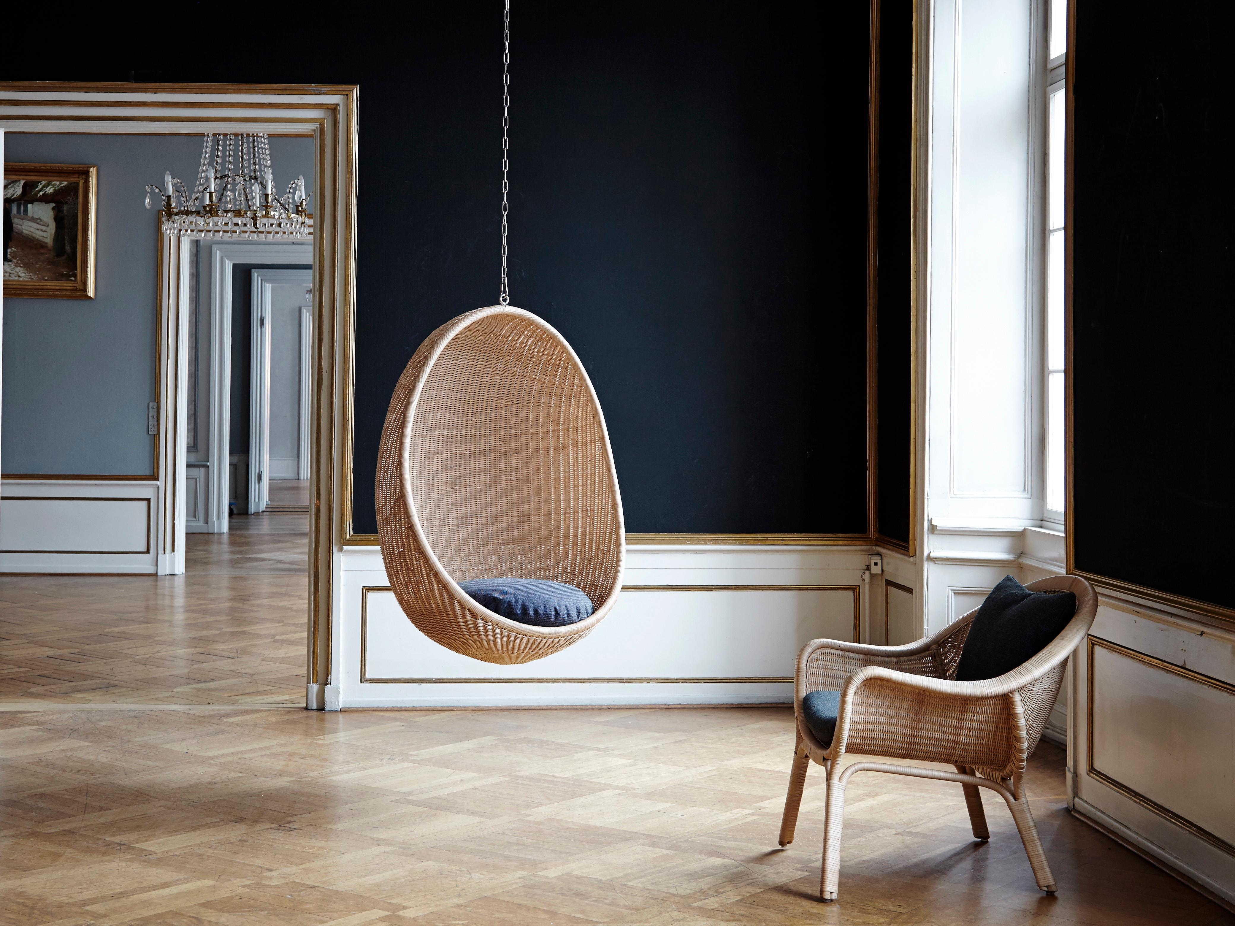 Egg hanging chair. Hanging egg is designed by Nanna Ditzel, and is in itself a design icon in Danish design. Originally the swing was produced in rattan, but for our exterior collection we have used materials which can stand all weather, so you can