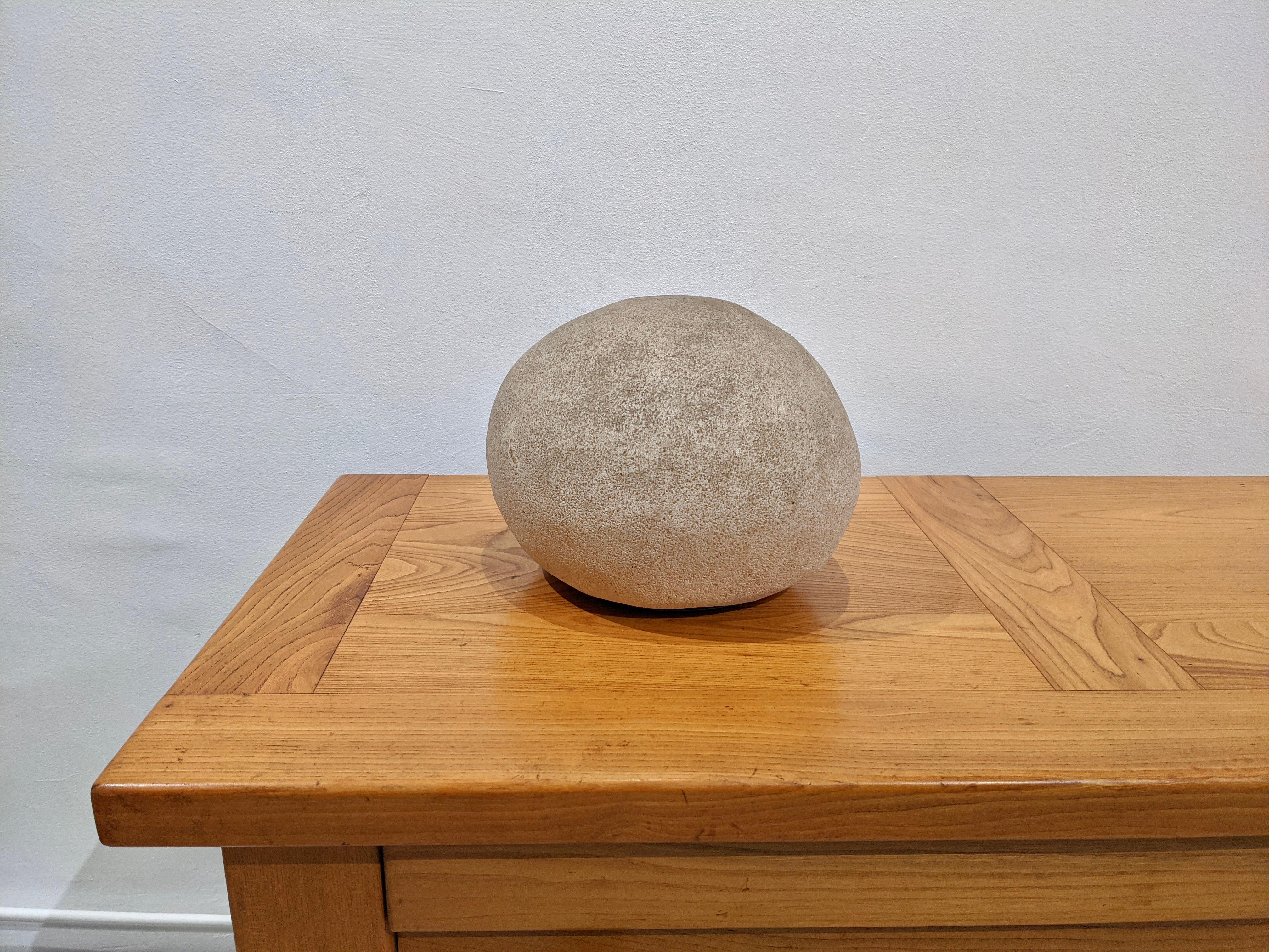 Egg lamp de André Cazenave pour Atelier A. Marble dust and resin. Very good condition.
