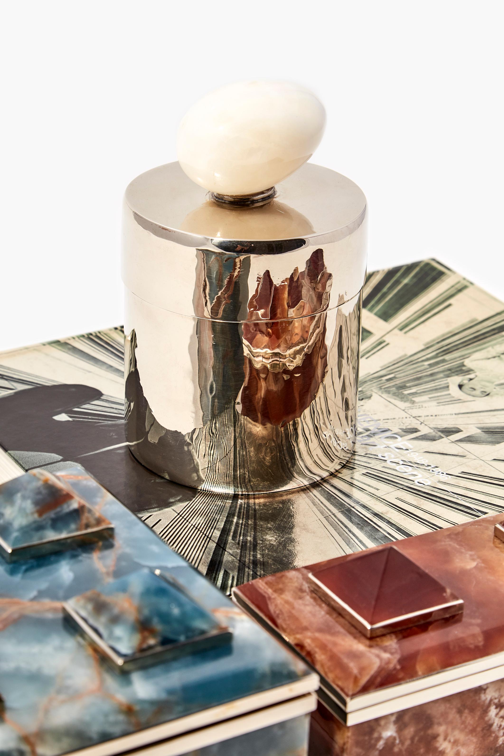 EGG Großes Gefäß, cremefarbener Onyx & Alpaka Silber im Zustand „Neu“ im Angebot in Buenos Aires, AR