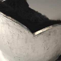 Poltrona girevole Egg Lush in argento e pelliccia nera