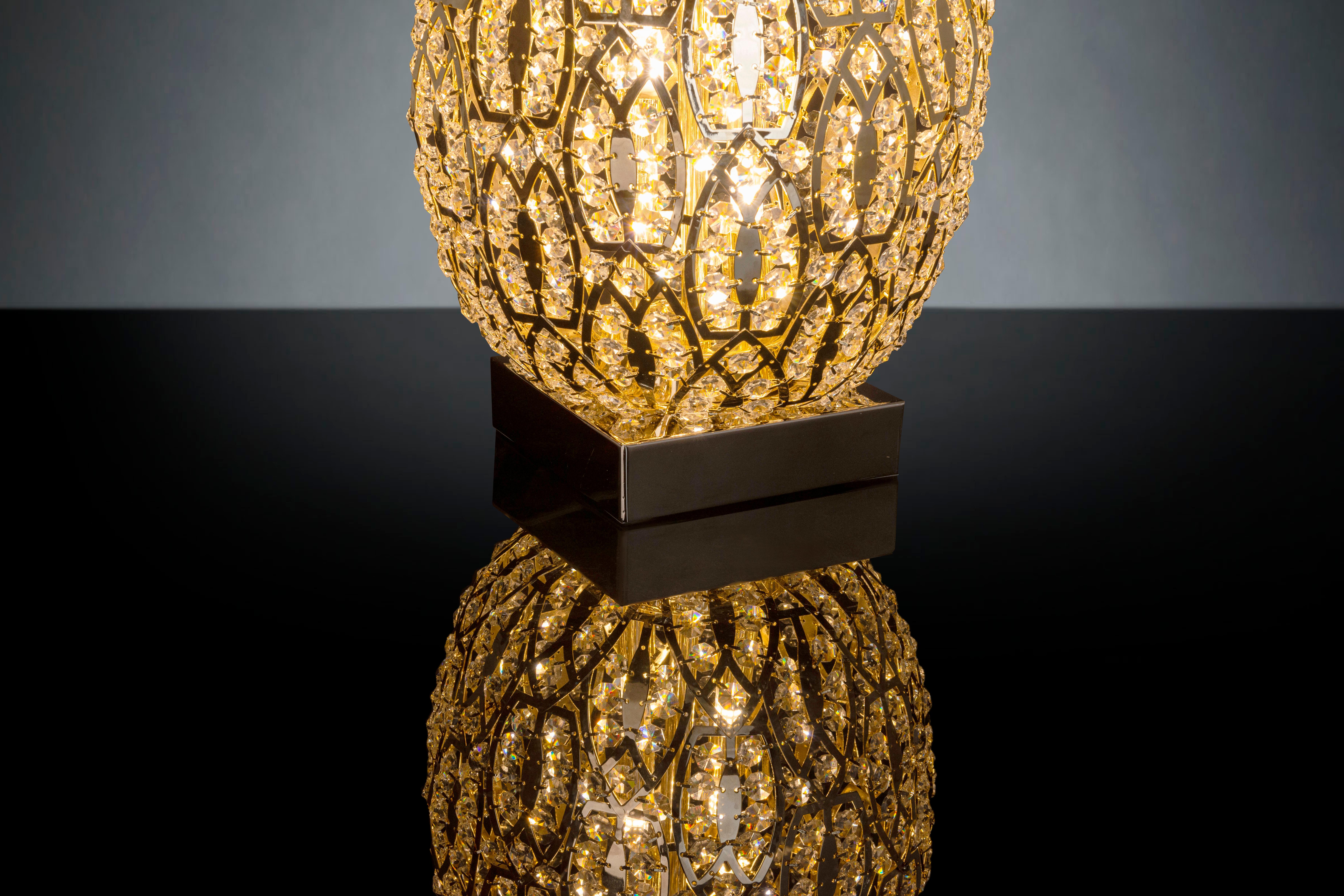 XXI secolo e contemporaneo Lampada da tavolo Egg Medium 1, finitura in nichel nero e oro 24k, stile arabesco, Italia in vendita