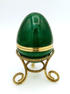 Œuf sur trépied A Silver cuit à l'émeraude Émail sur Guillochè Salimbeni