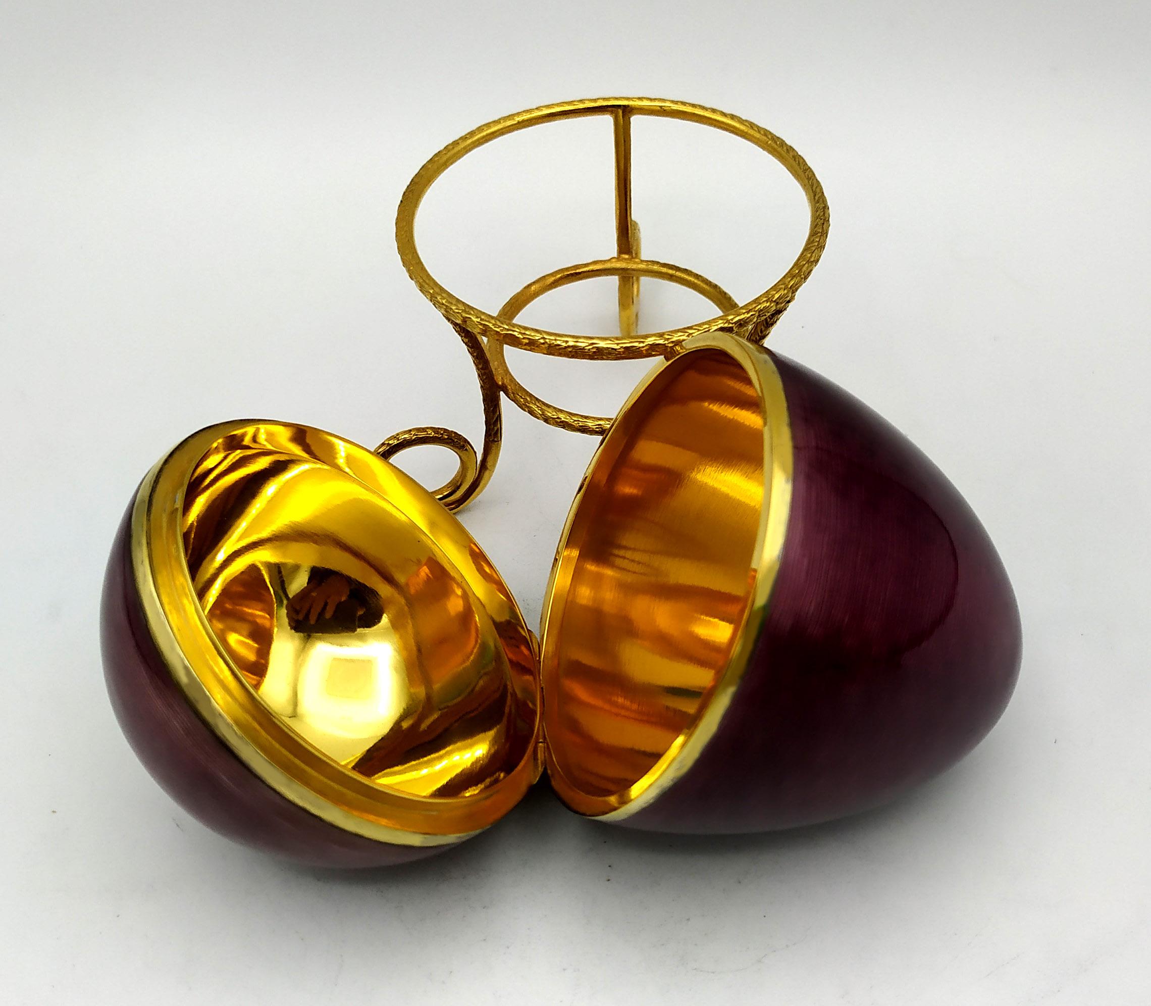 Empire Egg Plum enamel with tripod Sterling Silver Salimbeni For Sale
