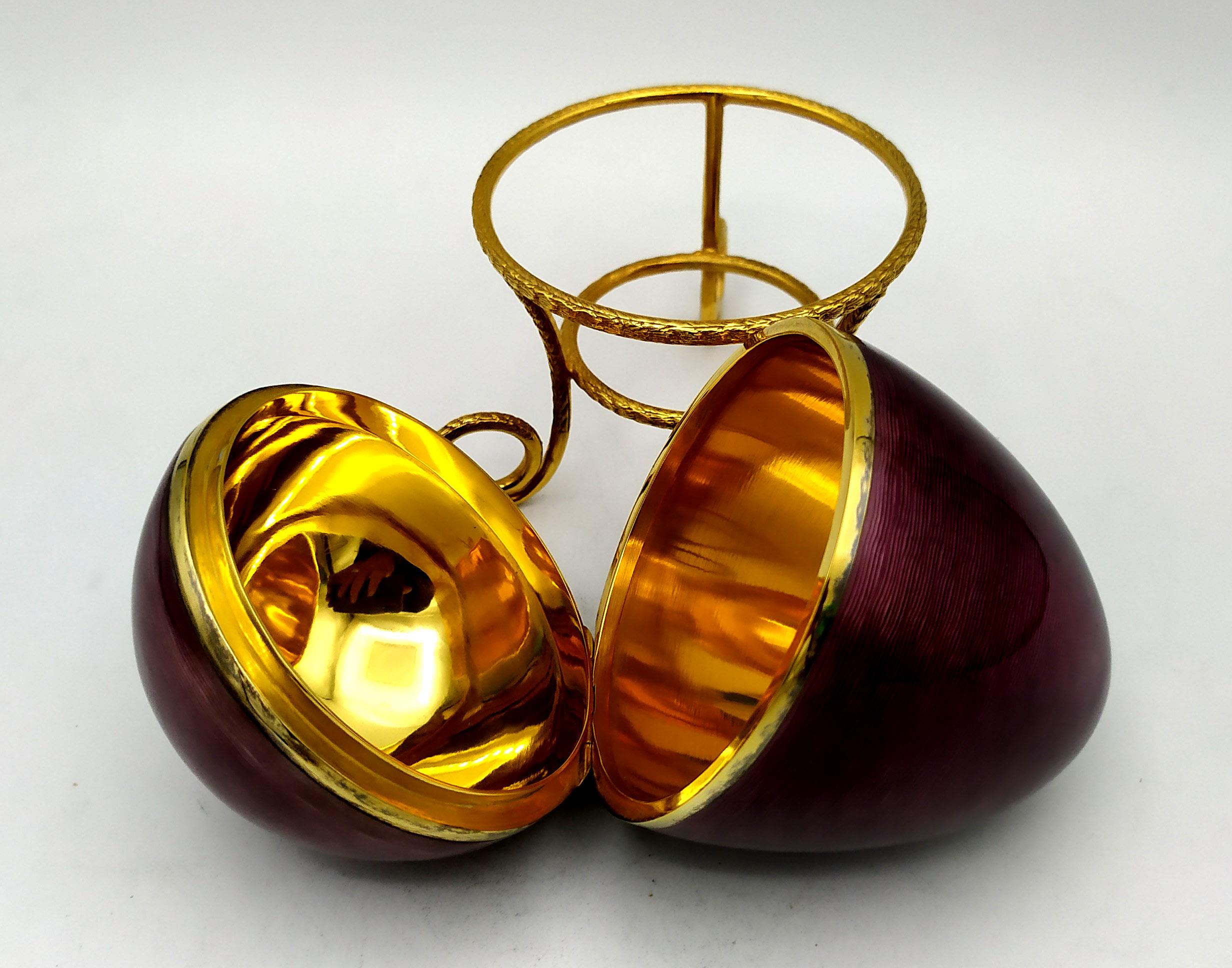 Italian Egg Plum enamel with tripod Sterling Silver Salimbeni For Sale