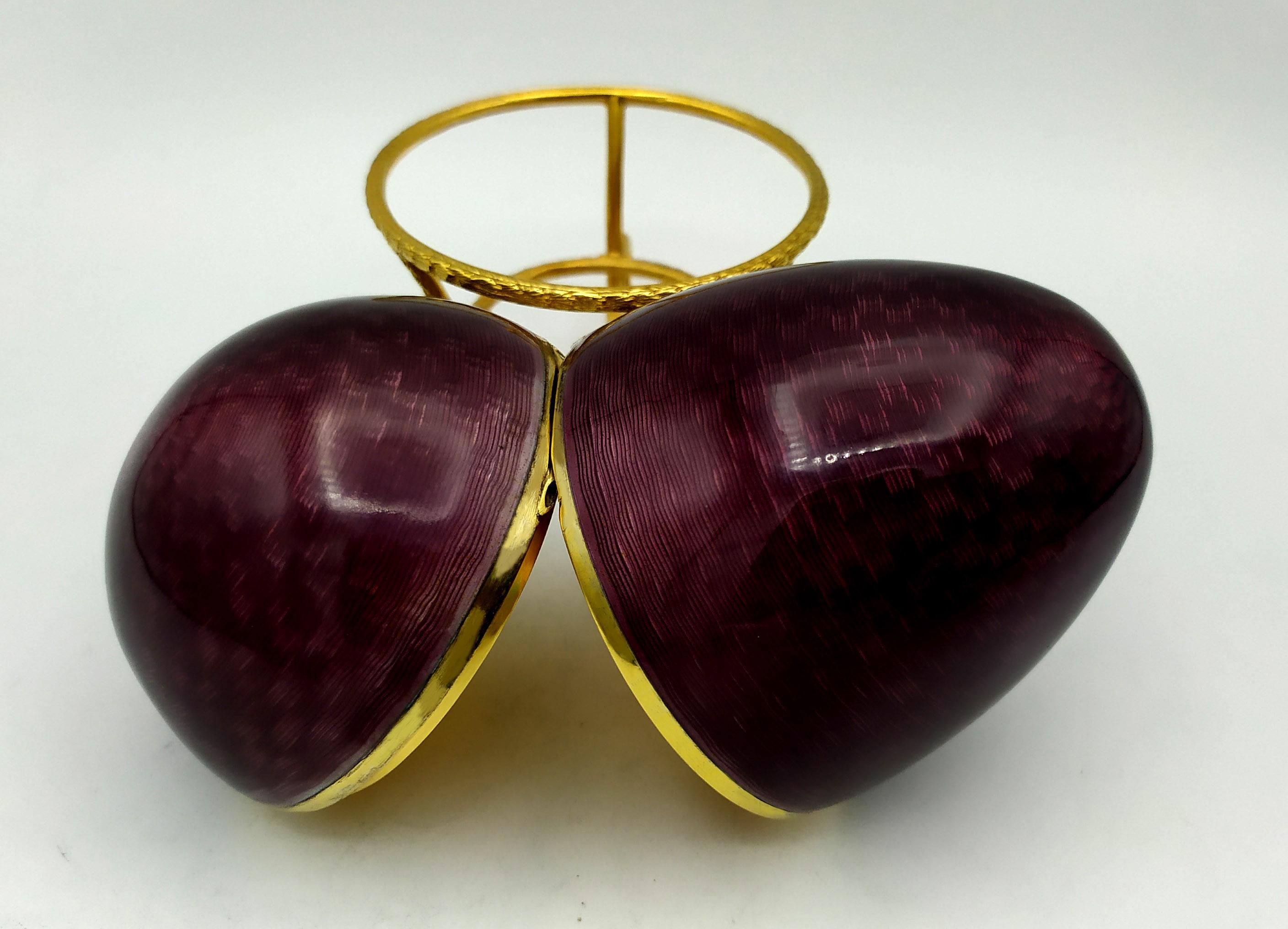 Hand-Carved Egg Plum enamel with tripod Sterling Silver Salimbeni For Sale