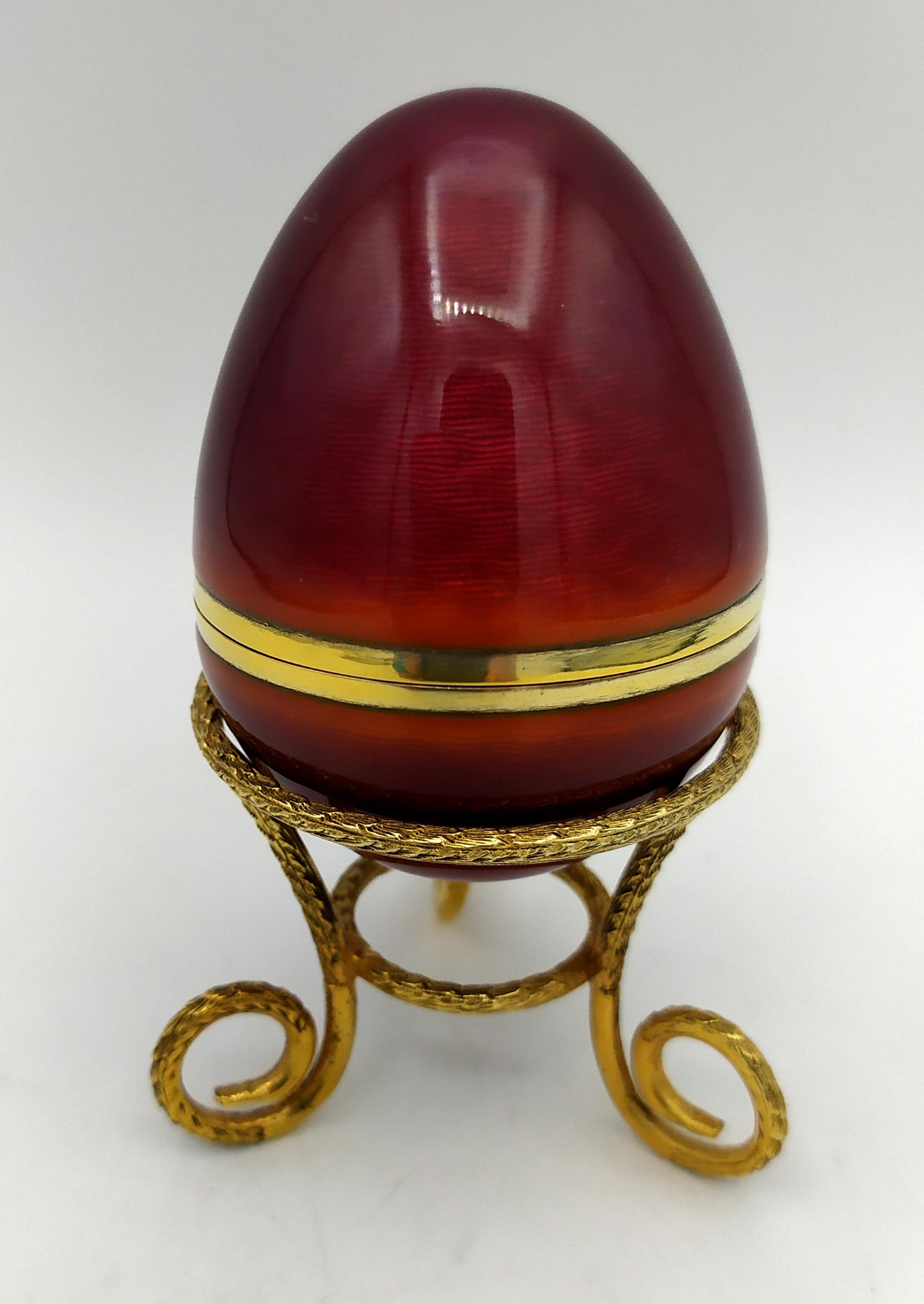 
Egg Purple Red enamel is in 925/1000 sterling silver.
Egg Purple Red enamel has fired enamels on guilloché has fired enamels on guilloché and design engraved by hand.
Egg Purple Red enamel is Russian Empire style inspired by Carl Fabergè eggs late