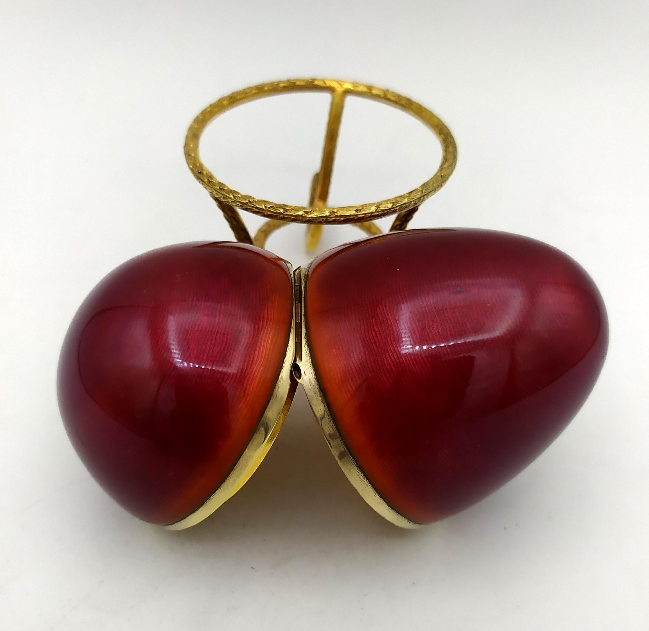 Italian Egg Purple Red enamel with tripod Sterling Silver Salimbeni  For Sale