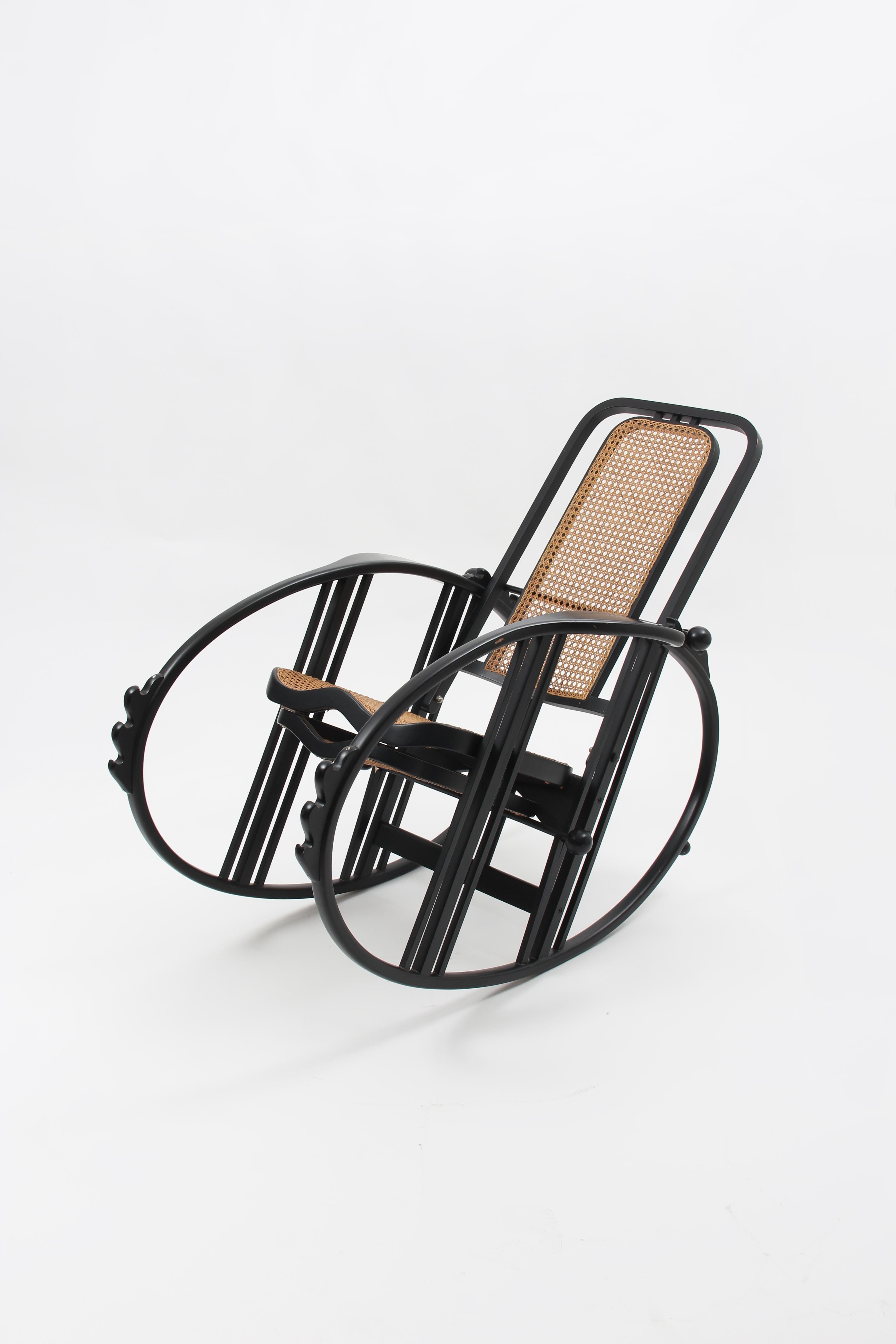Egg Rocking Chair attributed to Josef Hoffmann for Società Anonima Antonio Volpe For Sale 3