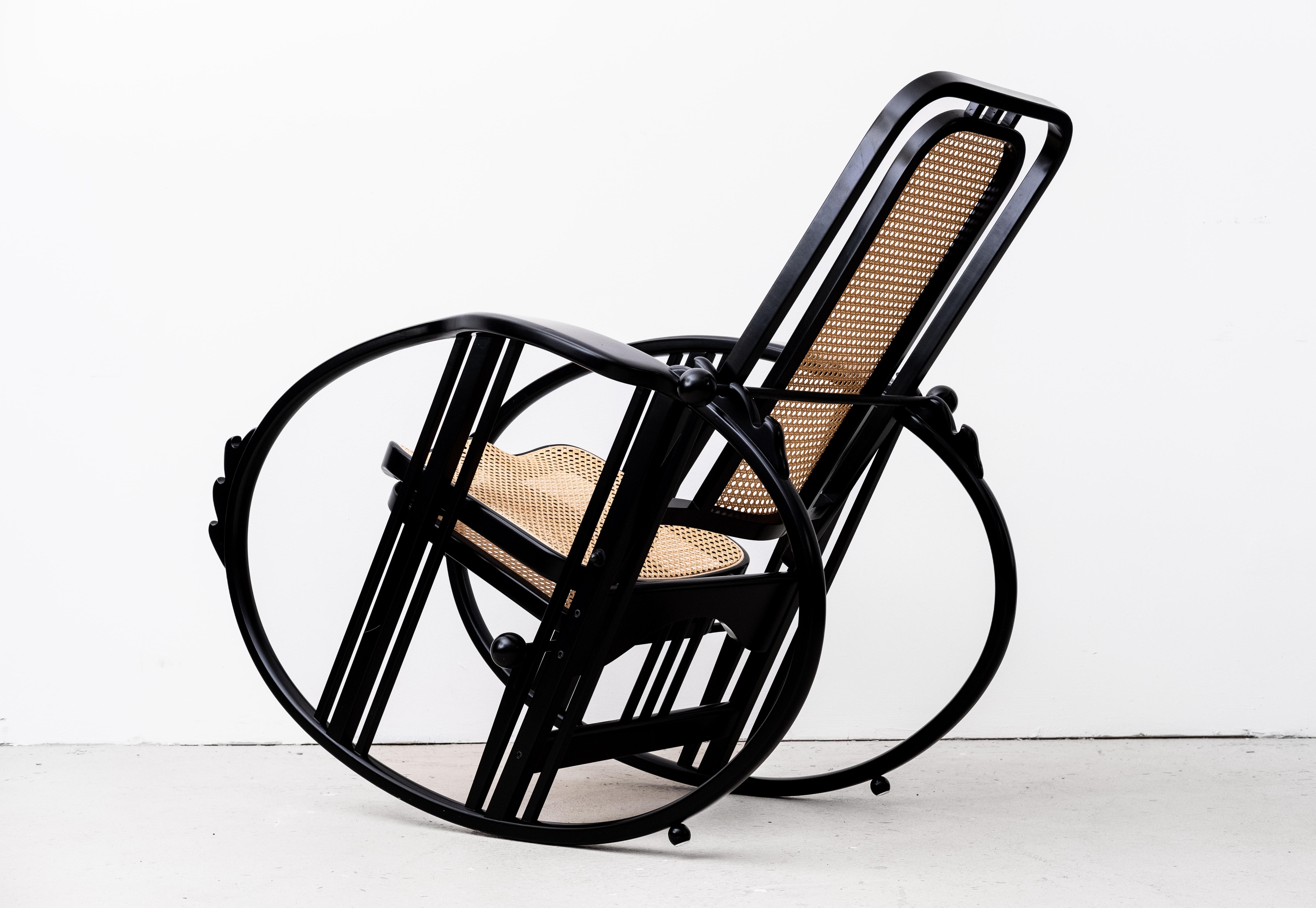 Egg-Rocking Chair by Antonio Volpe (Udine, 1922), ex. by Wittmann (Vienna, 1990) For Sale 5