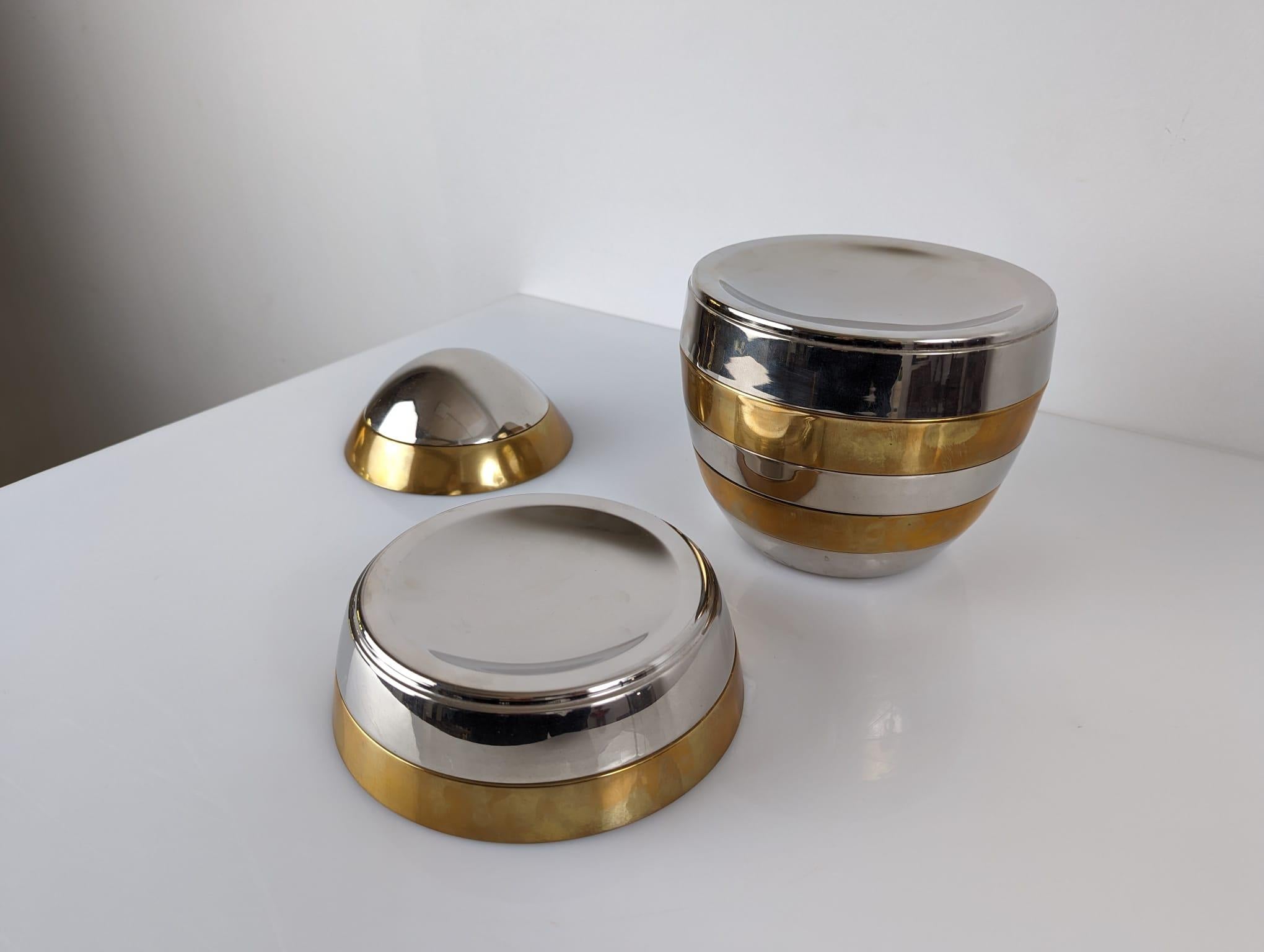 Fantastic sculpture made of brass and chrome designed by Tommaso Barbi in the 70s. It consists of nine stackable pieces of different sizes as trays that together create an elegant egg shape. A very exclusive and dynamic work, since it allows you to
