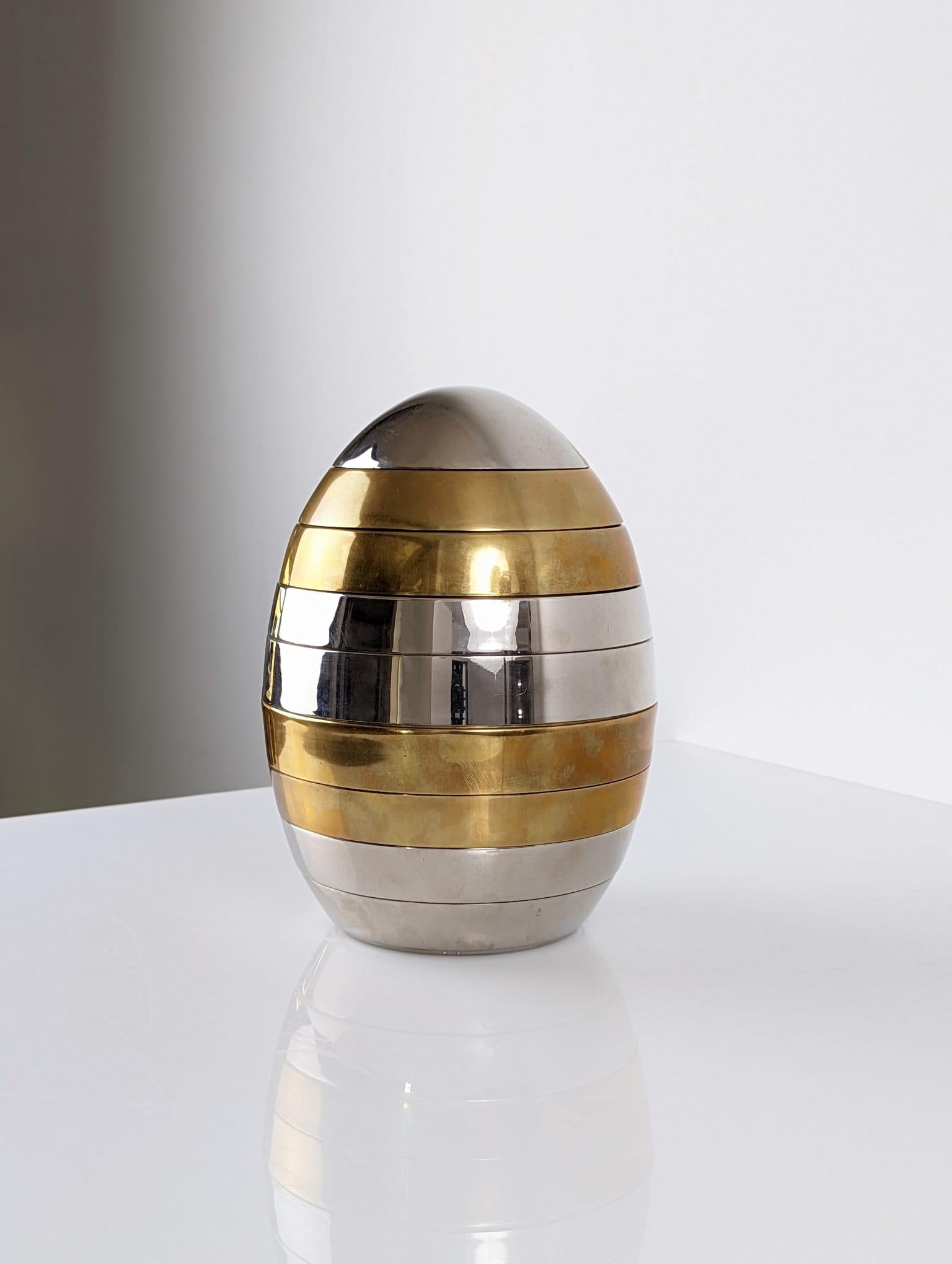 Sculpture d'œuf de plateaux empilables de Tommaso Barbi, 1970 en vente 1