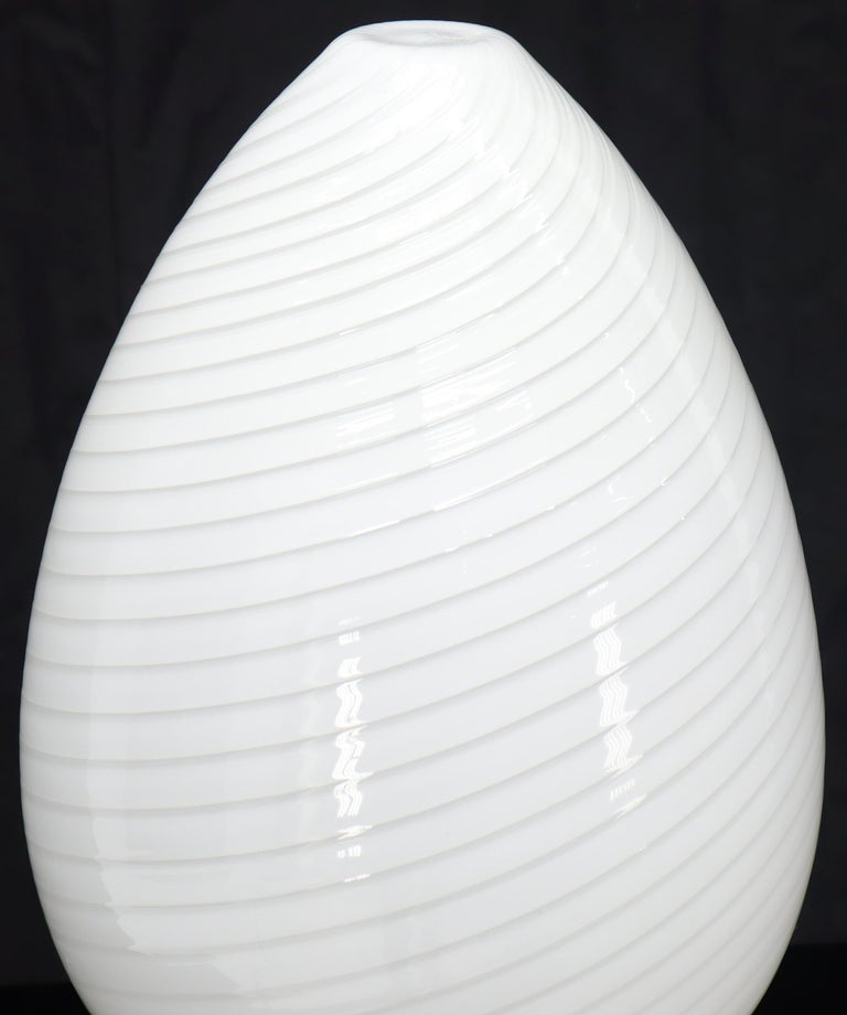 20th Century Egg Shape Murano Glass Swirl Pattern Table Lamp For Sale