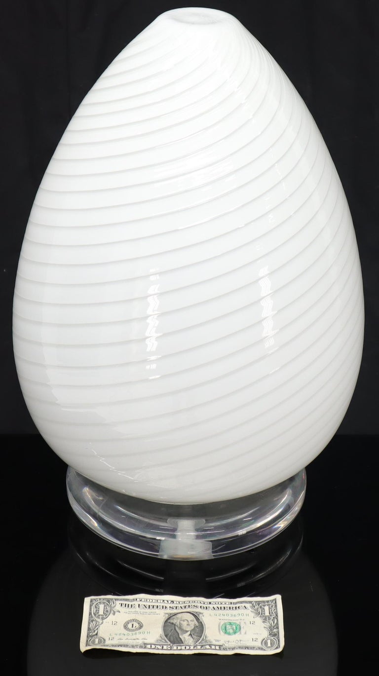 Egg Shape Murano Glass Swirl Pattern Table Lamp For Sale 2