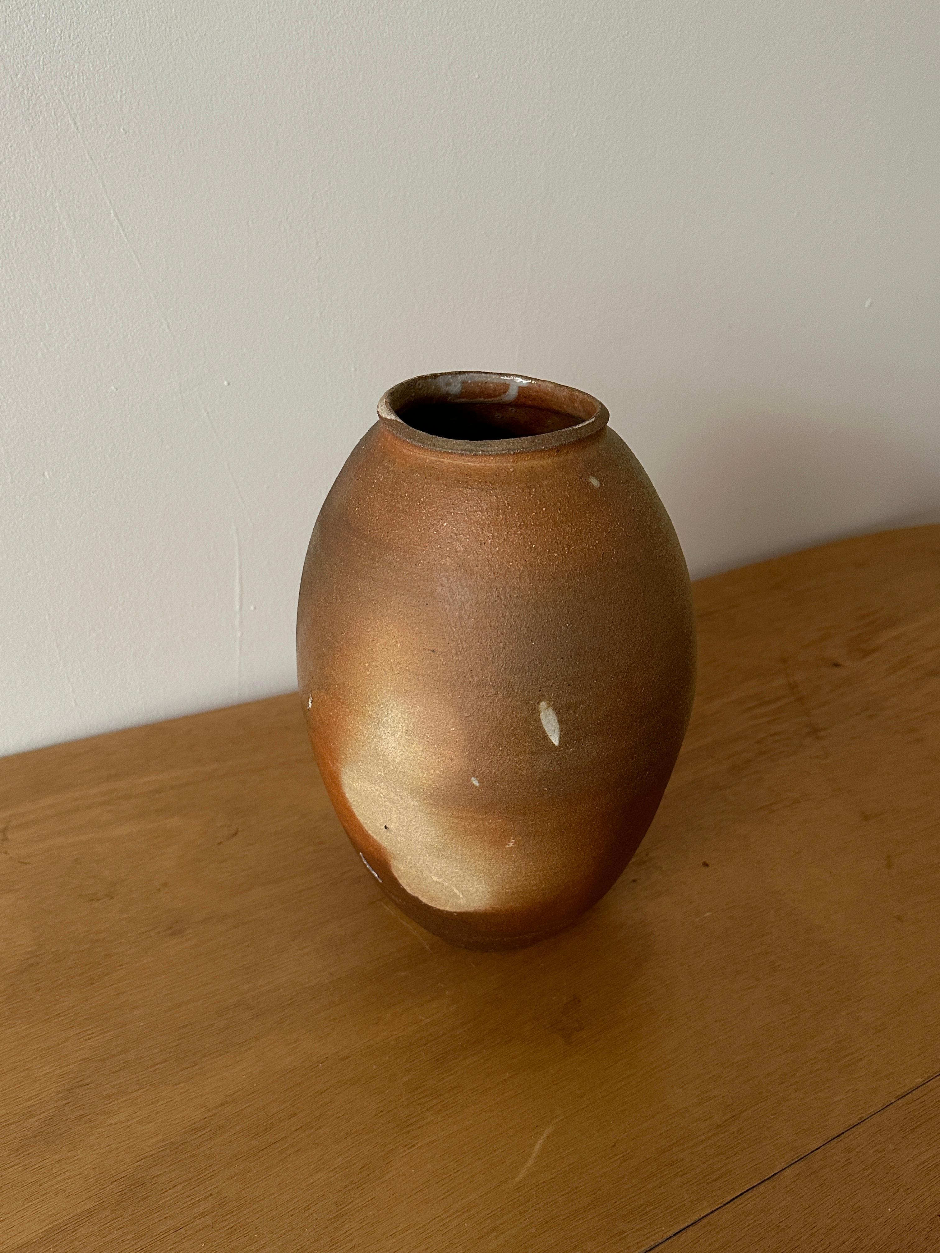 Ceramic Egg shaped ceramic vase For Sale