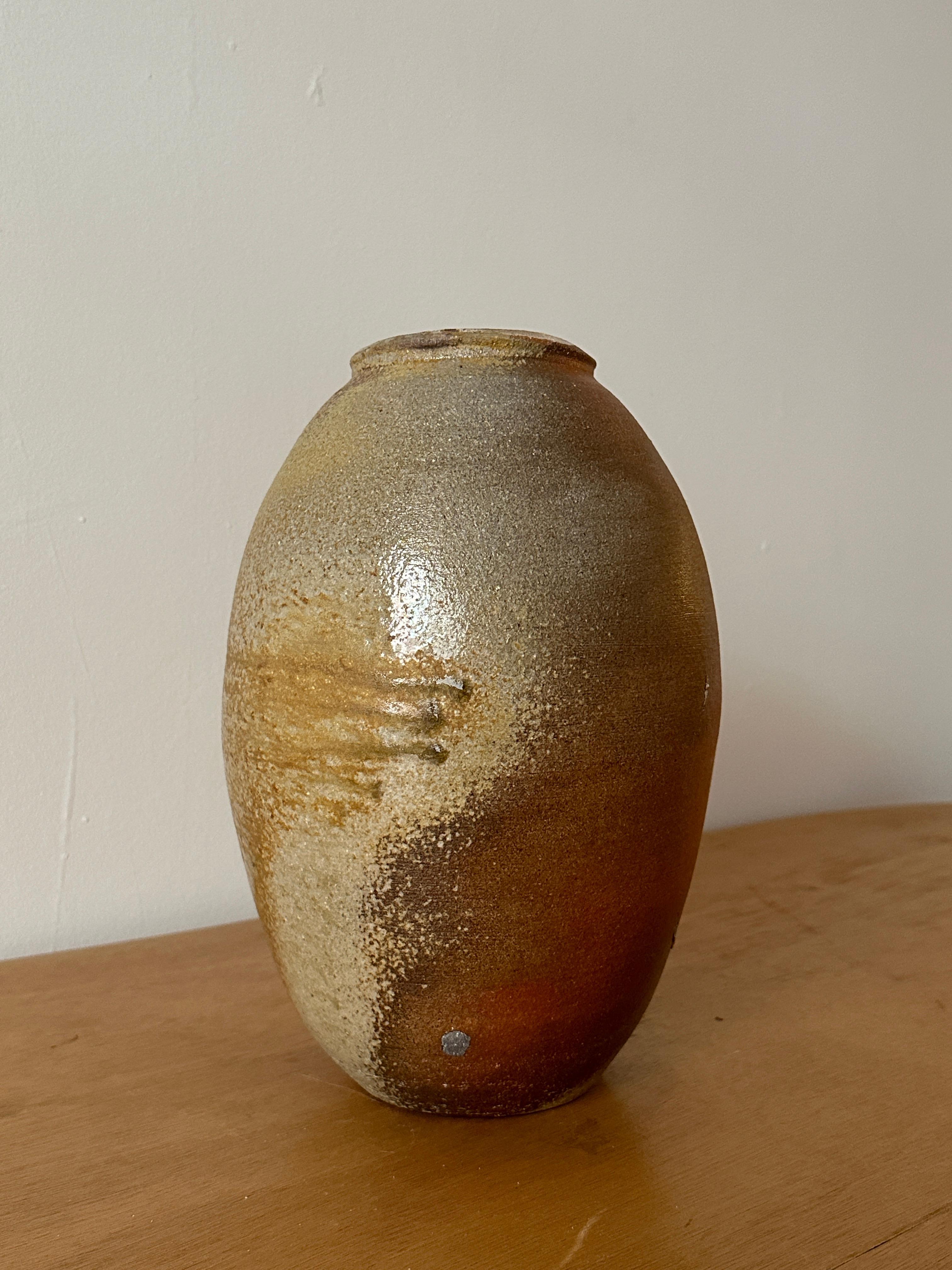 Egg shaped ceramic vase For Sale 1