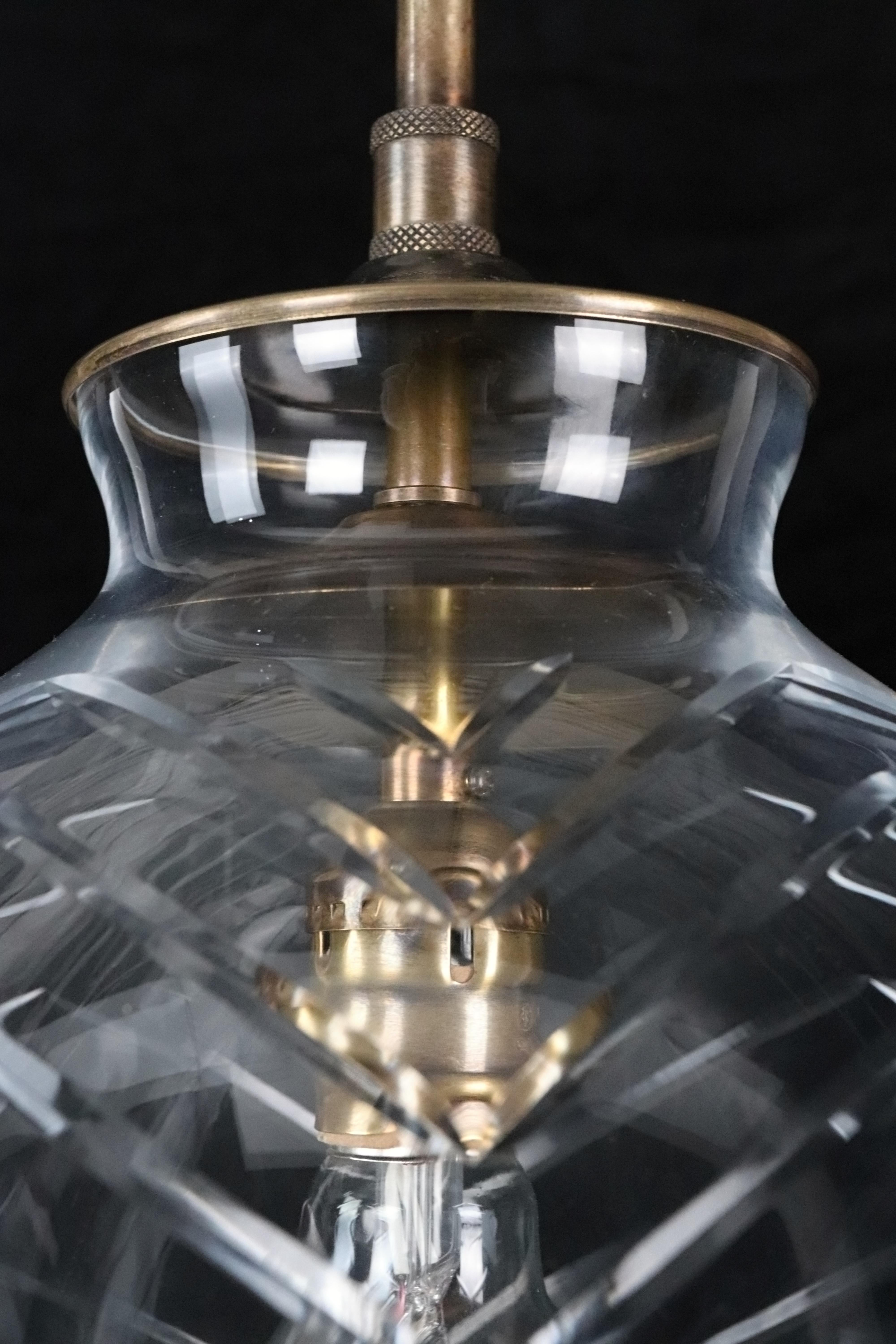 Lámpara colgante de cristal grabado Chevron en forma de huevo en venta 2