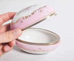 Egg-Shaped Jewelry Box With Metal Mount