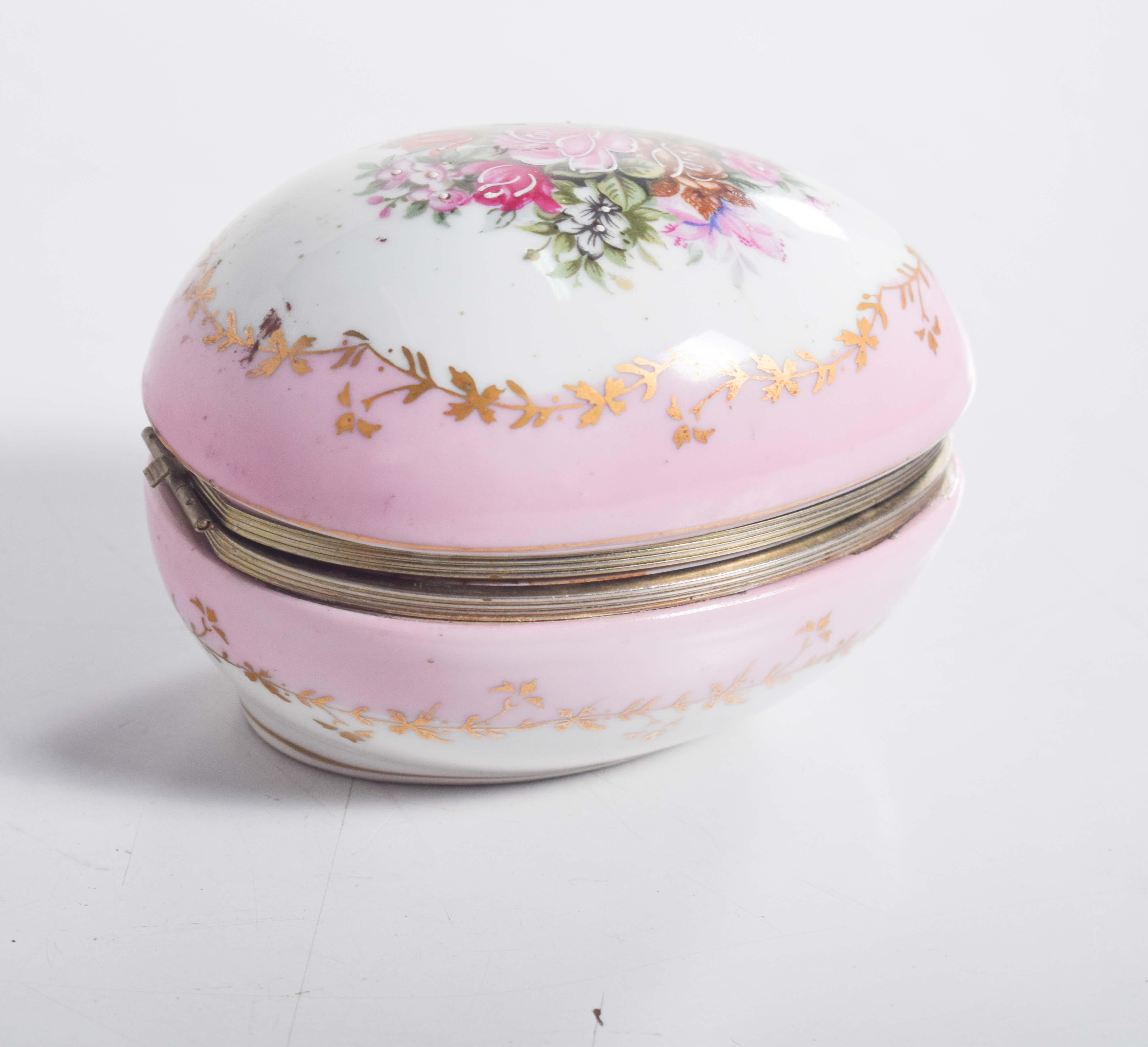 Mid-Century Modern Egg-Shaped Jewelry Box With Metal Mount For Sale