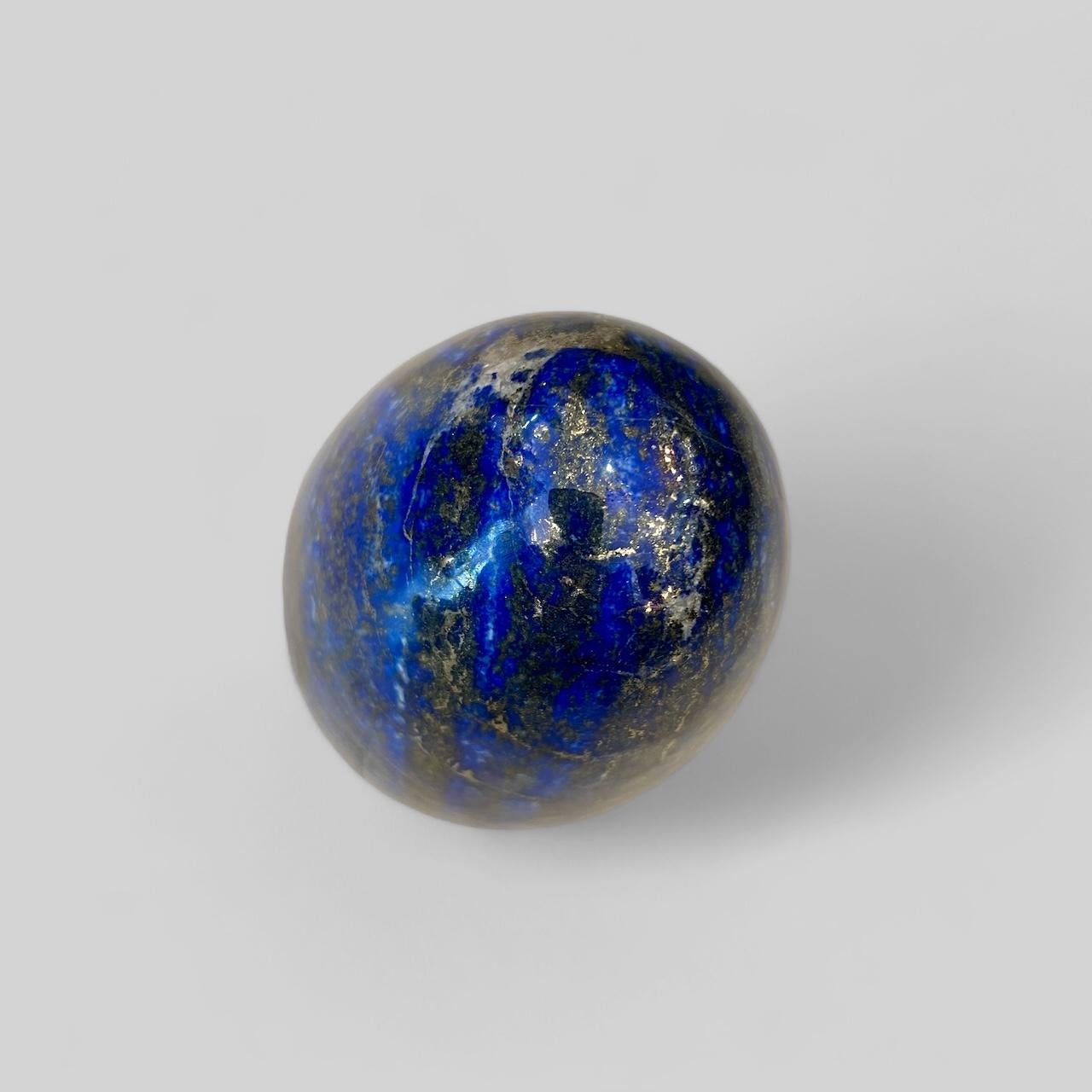 Eiförmiger Lapislazuli aus Afghanistan (20. Jahrhundert) im Angebot